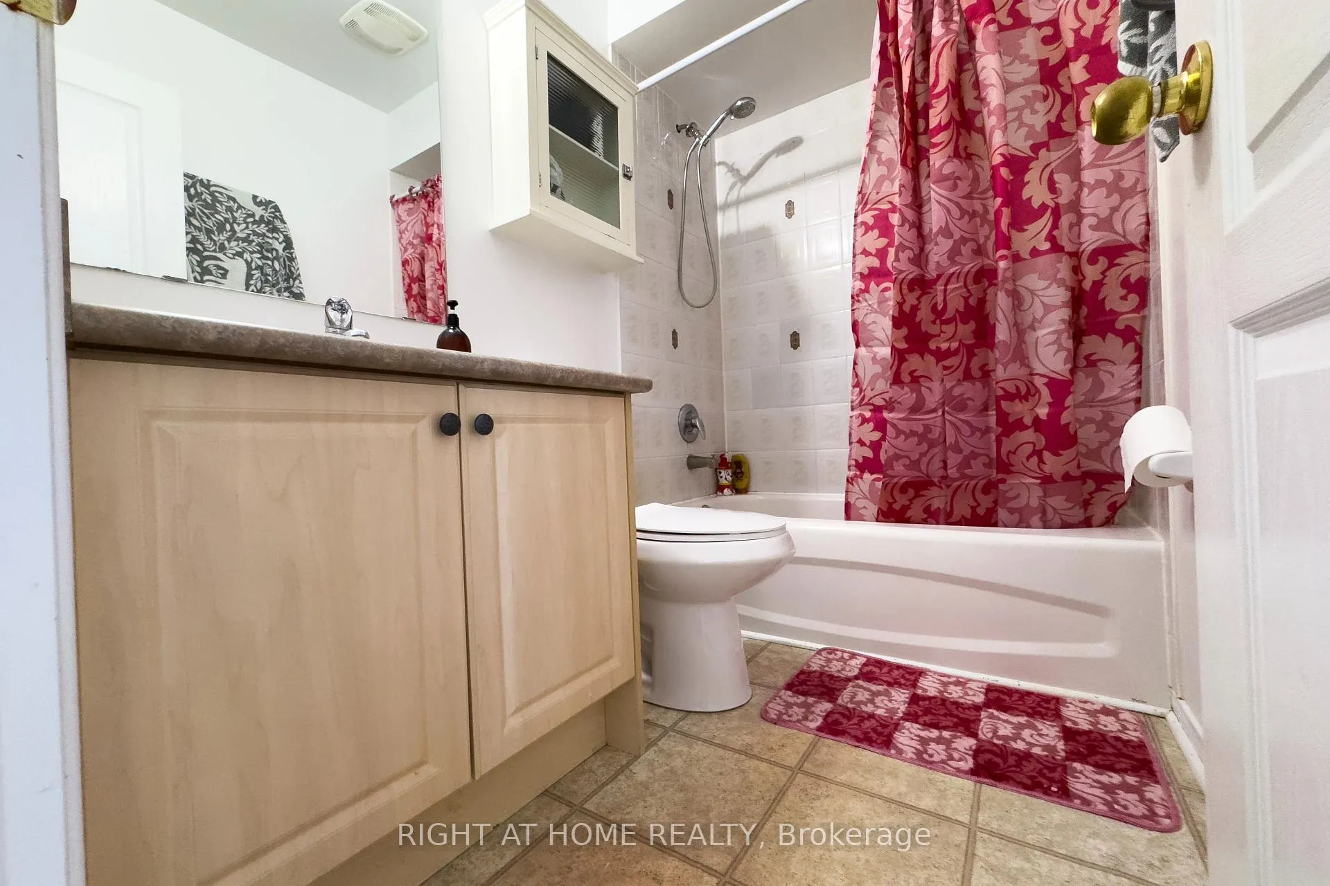 Photo 8 of 68 Trevino Circle, Barrie, East Bayfield — HOMEH