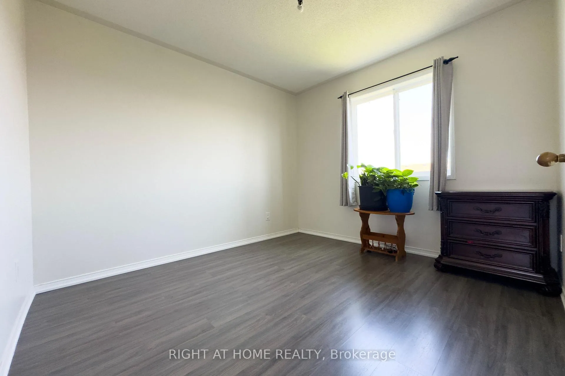 Photo 9 of 68 Trevino Circle, Barrie, East Bayfield — HOMEH