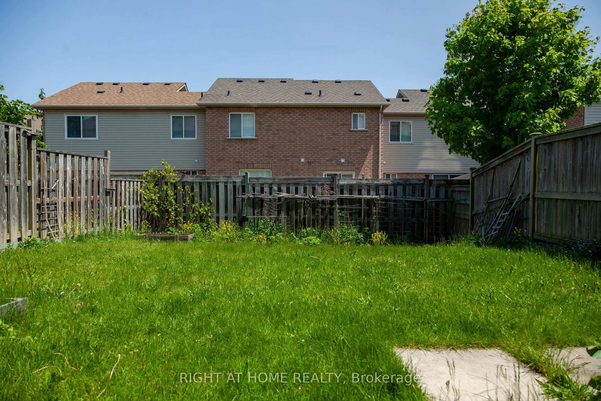 Photo 12 of 68 Trevino Circle, Barrie, East Bayfield — HOMEH