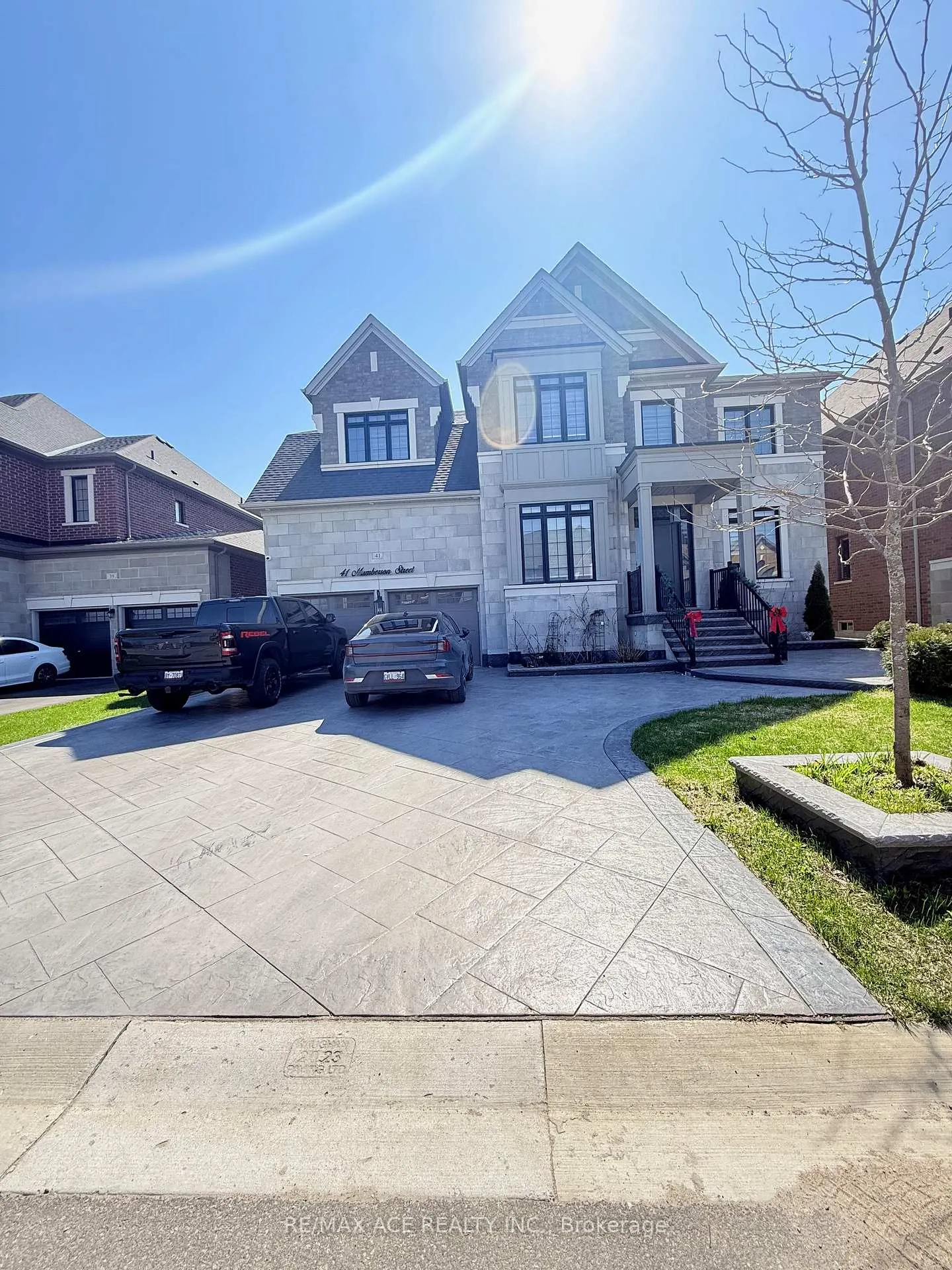 Photo 2 of 41 Mumberson Street, Innisfil, Cookstown — HOMEH