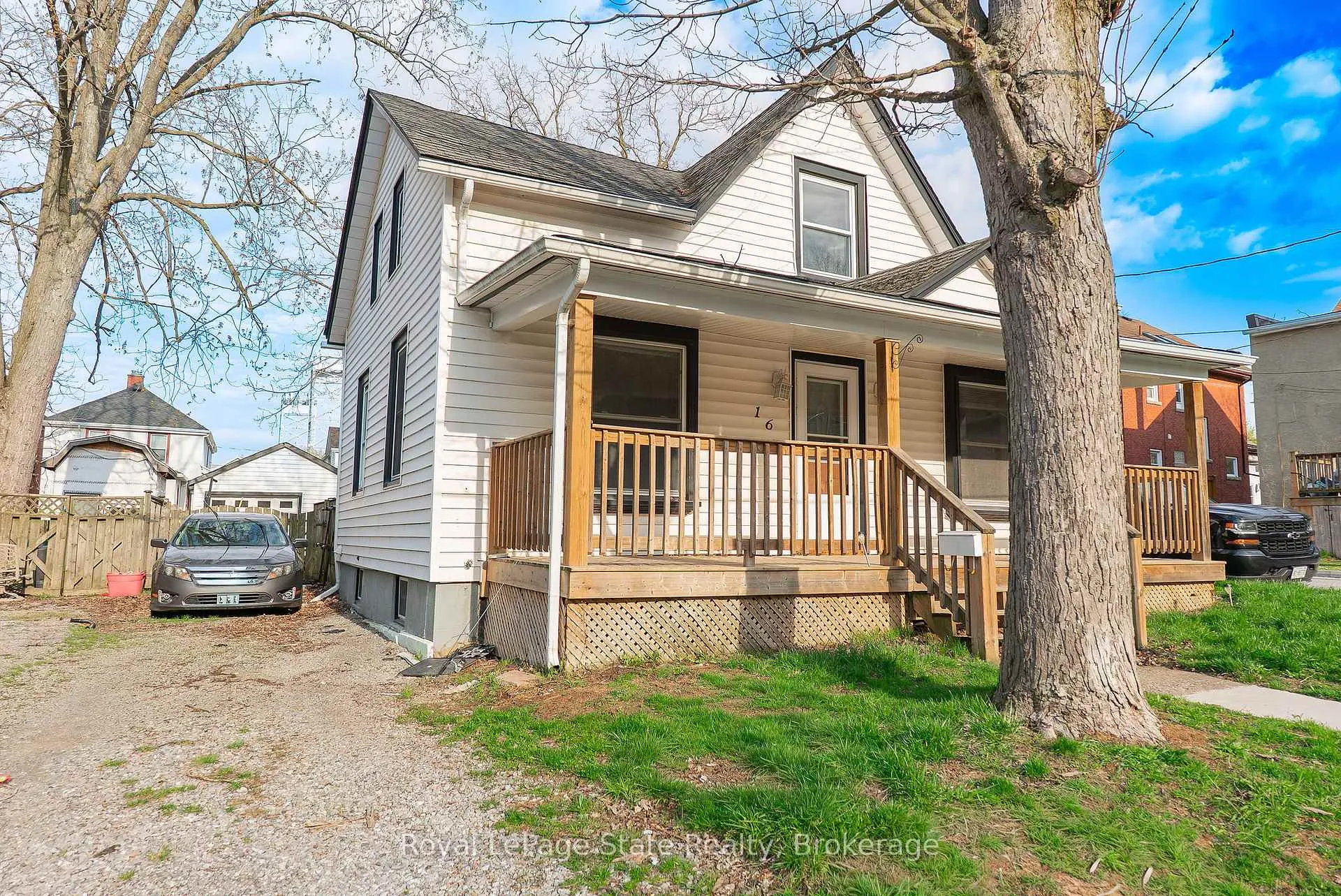 Photo 2 of 16 Franklin Street, Welland, Broadway — HOMEH