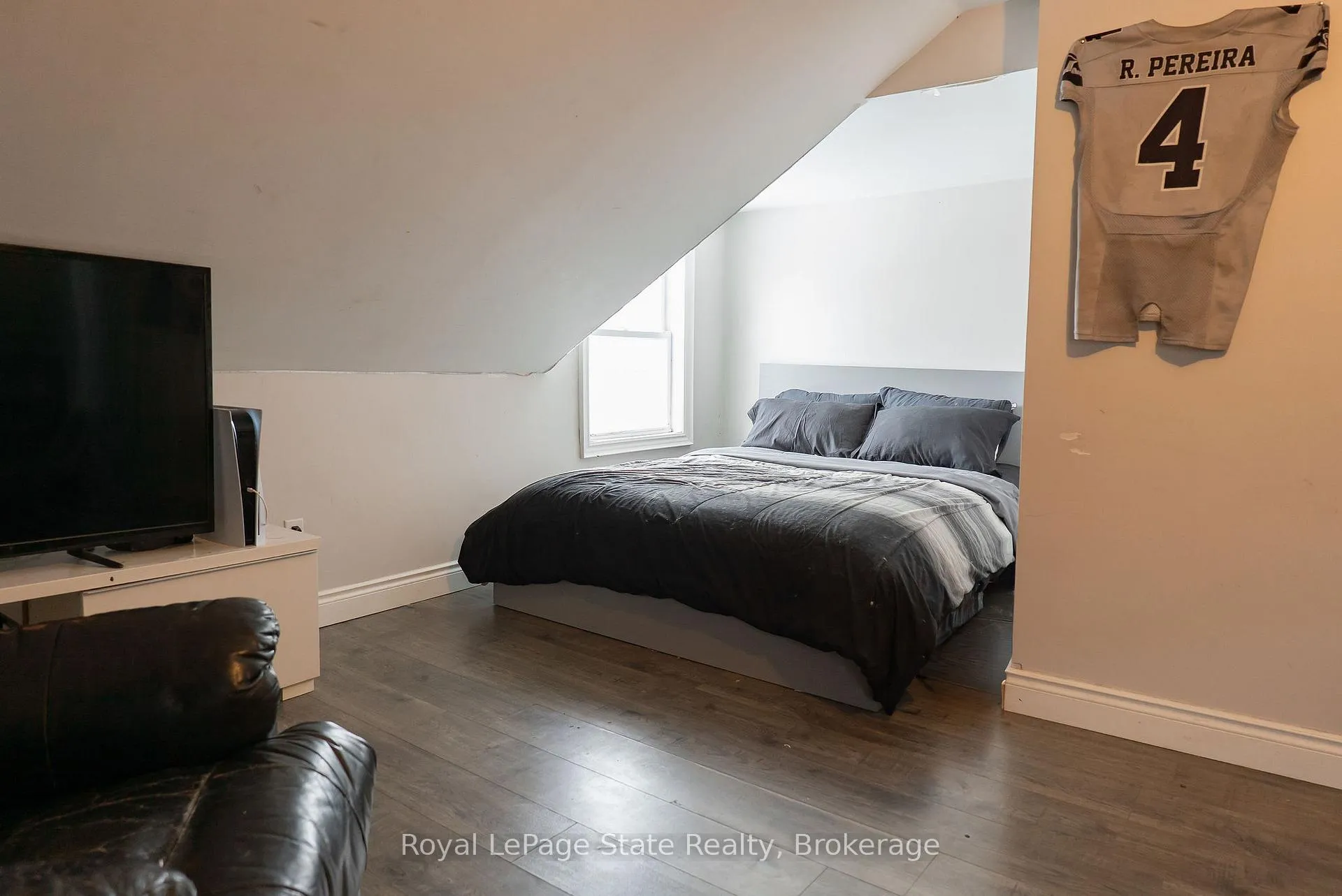 Photo 5 of 16 Franklin Street, Welland, Broadway — HOMEH