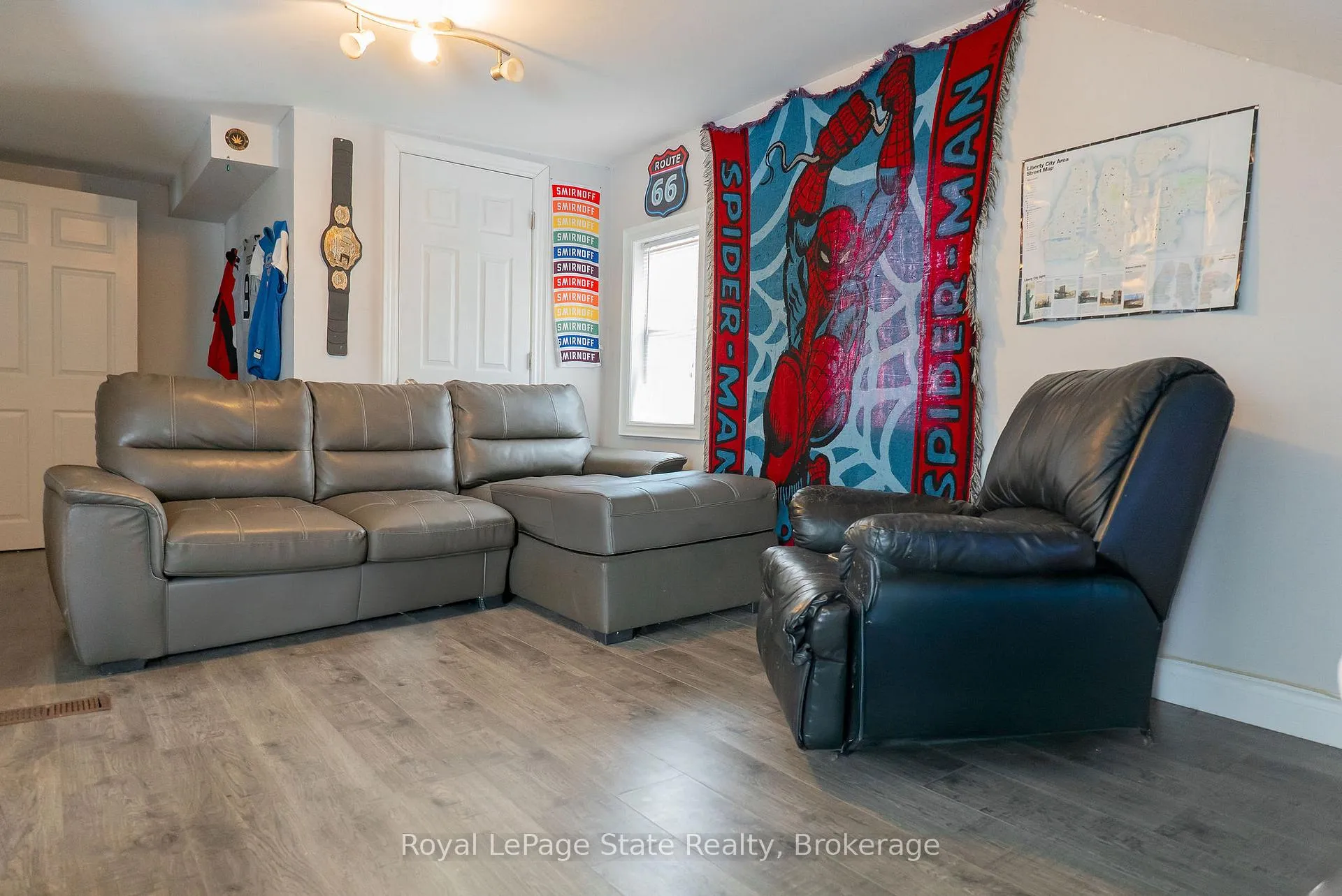 Photo 10 of 16 Franklin Street, Welland, Broadway — HOMEH