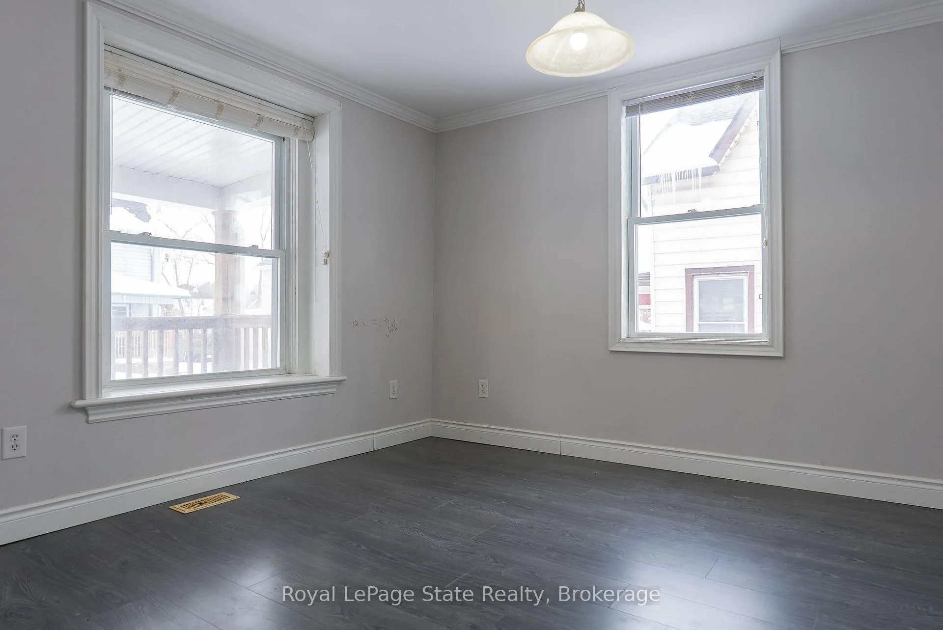 Photo 13 of 16 Franklin Street, Welland, Broadway — HOMEH