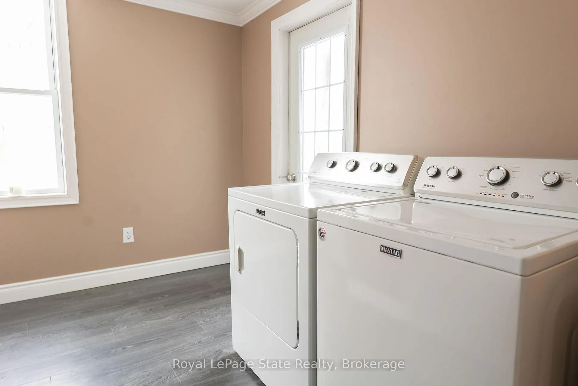 Photo 18 of 16 Franklin Street, Welland, Broadway — HOMEH