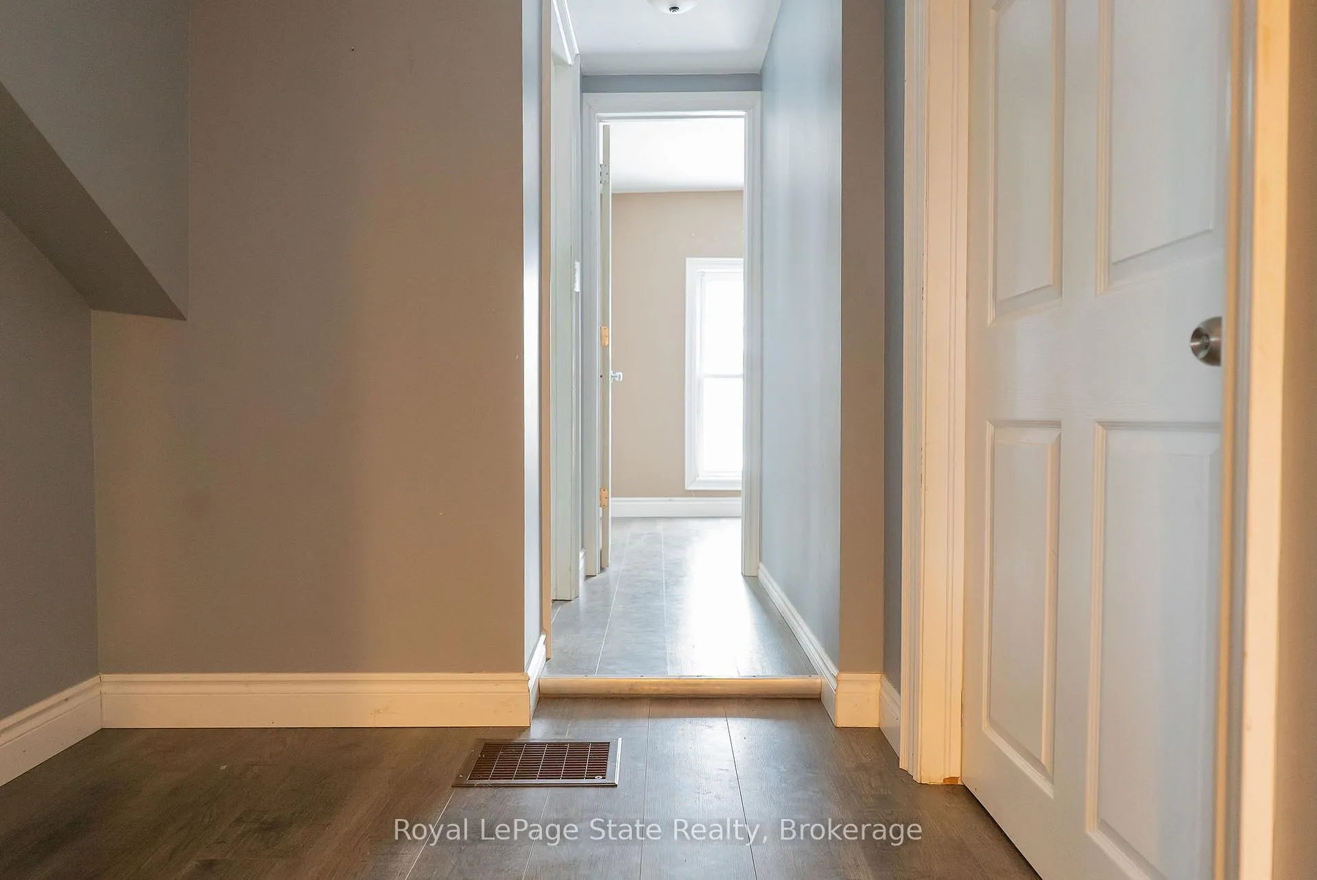 Photo 23 of 16 Franklin Street, Welland, Broadway — HOMEH