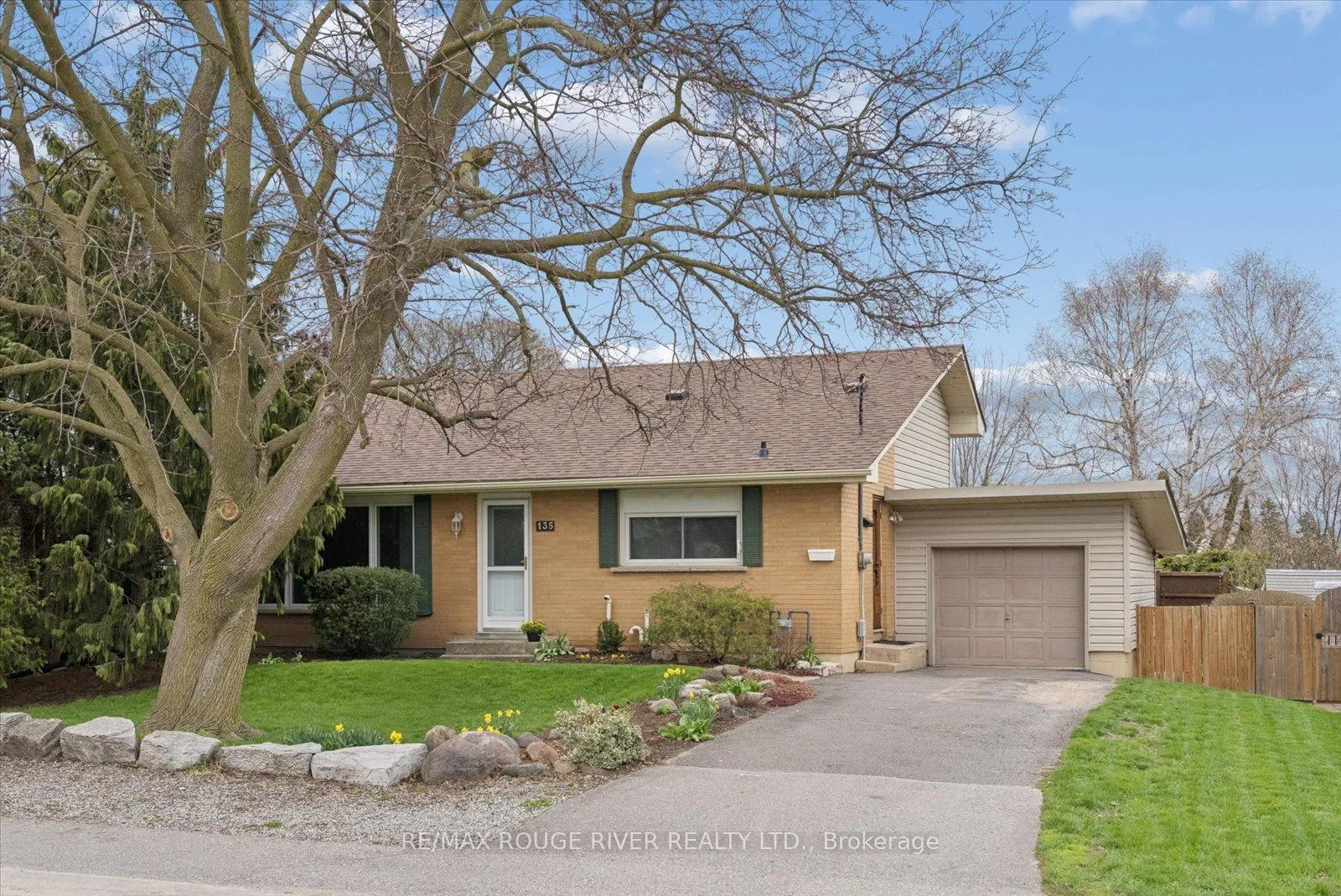 Photo 1 of 135 High Street, Clarington, Bowmanville — HOMEH