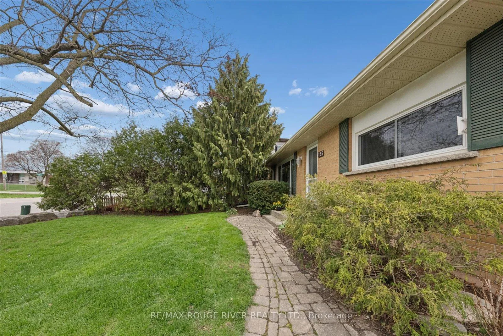 Photo 2 of 135 High Street, Clarington, Bowmanville — HOMEH