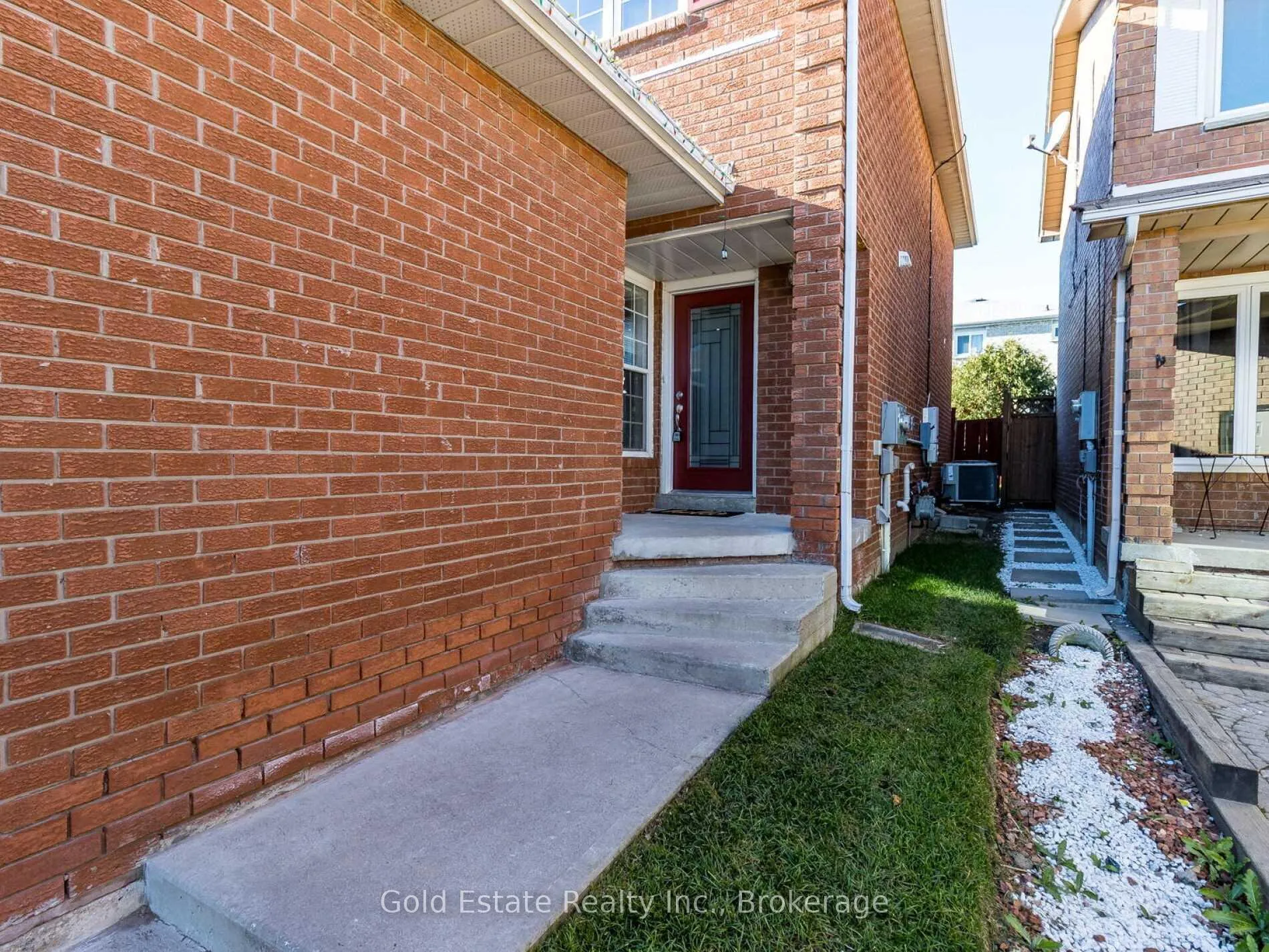 Photo 2 of Unit Upper, 25 Horsham Street, Brampton, Brampton West — HOMEH