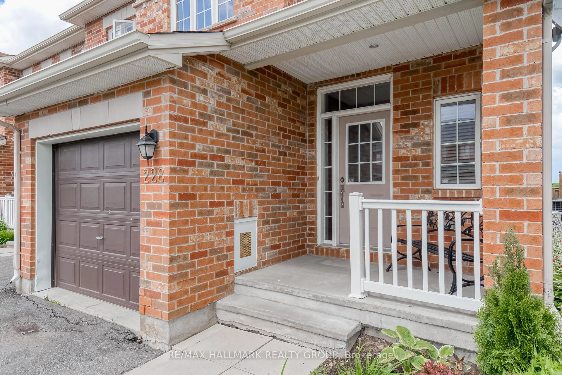 Photo 2 of 228 Eye Bright Crescent, Ottawa, Riverside South/Gloucester Glen — HOMEH