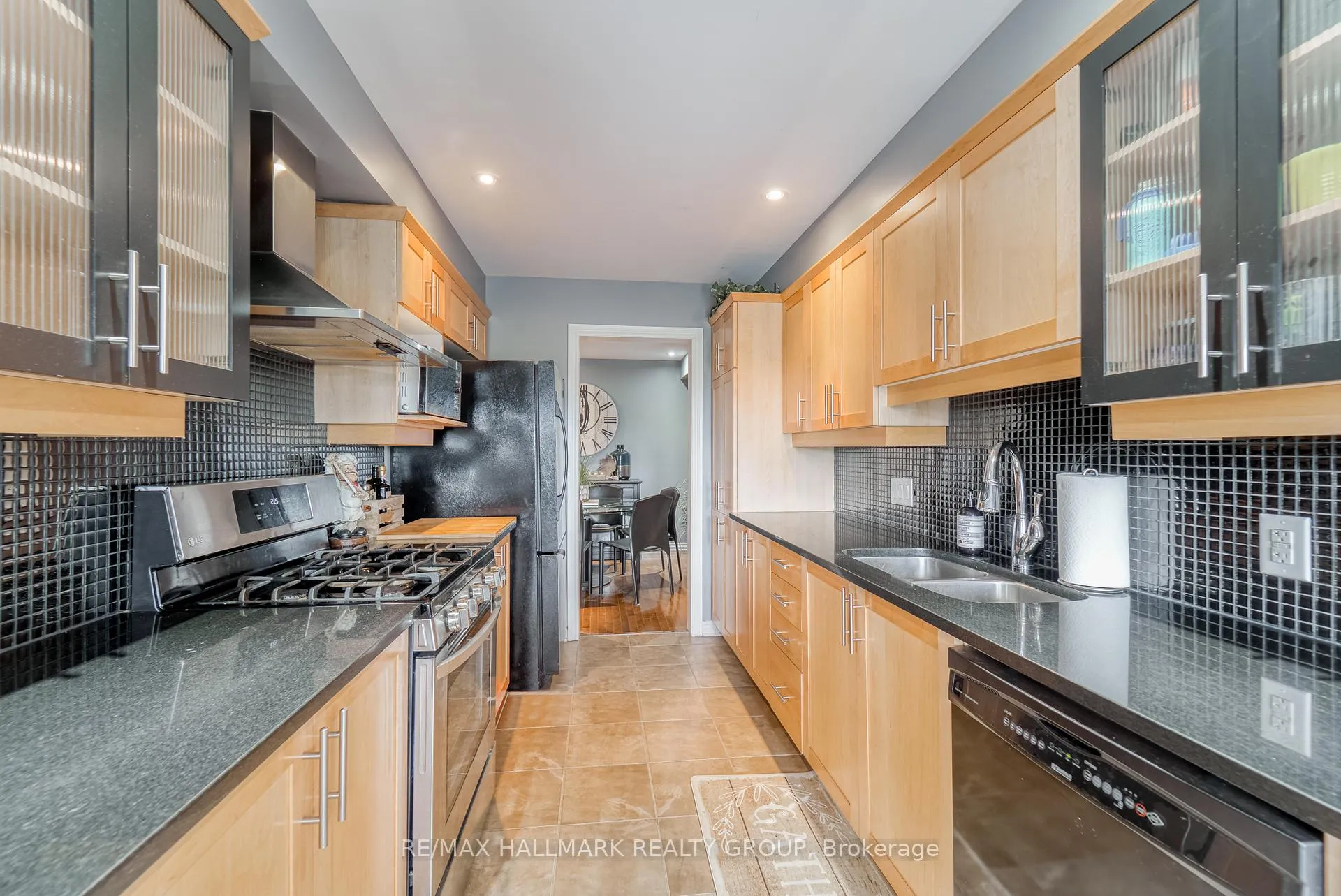Photo 13 of 228 Eye Bright Crescent, Ottawa, Riverside South/Gloucester Glen — HOMEH