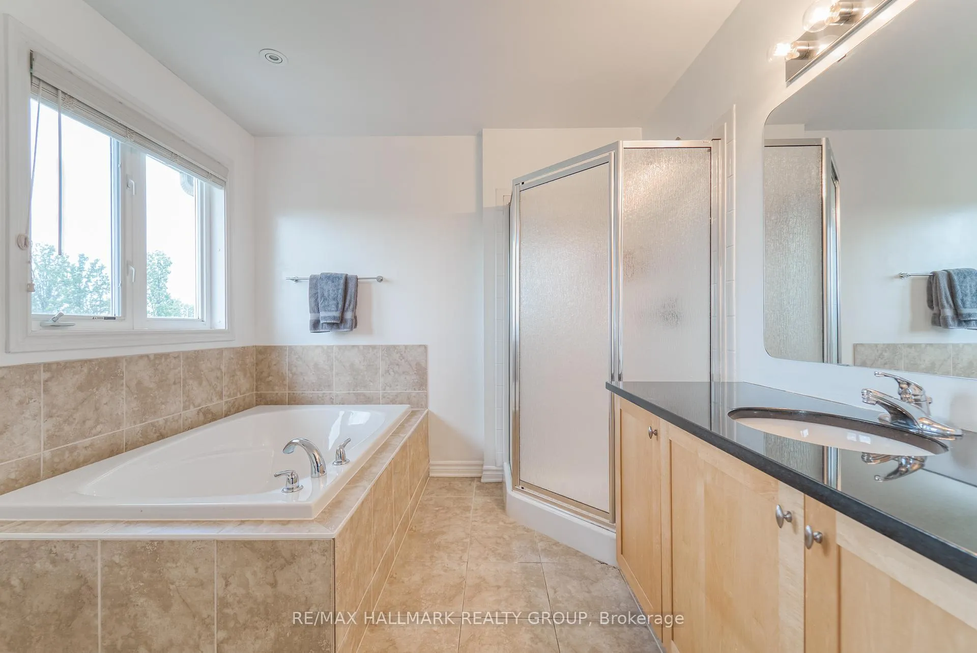 Photo 22 of 228 Eye Bright Crescent, Ottawa, Riverside South/Gloucester Glen — HOMEH