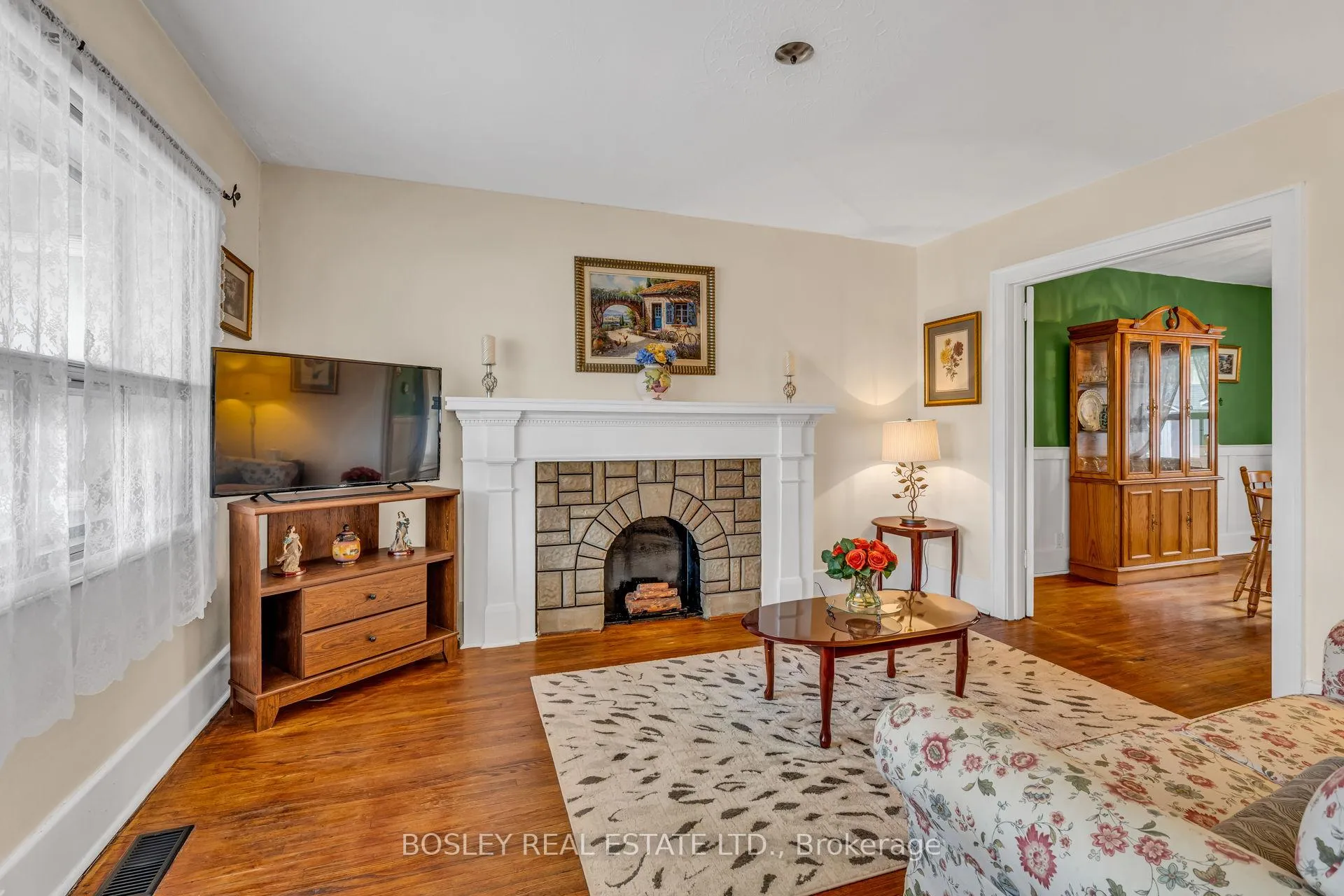 Photo 5 of 80 Roseneath Gardens, Toronto, Oakwood Village — HOMEH