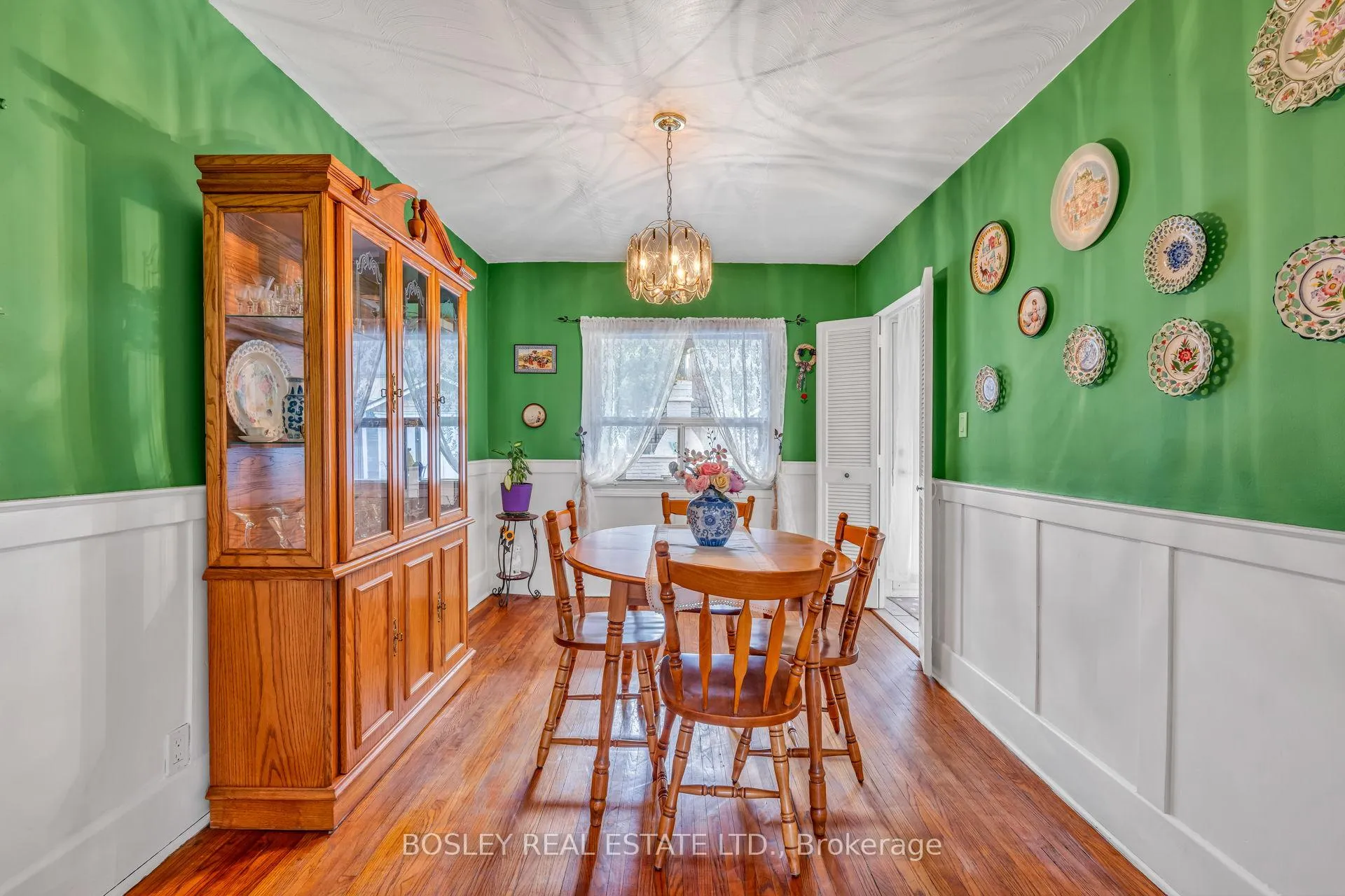 Photo 12 of 80 Roseneath Gardens, Toronto, Oakwood Village — HOMEH