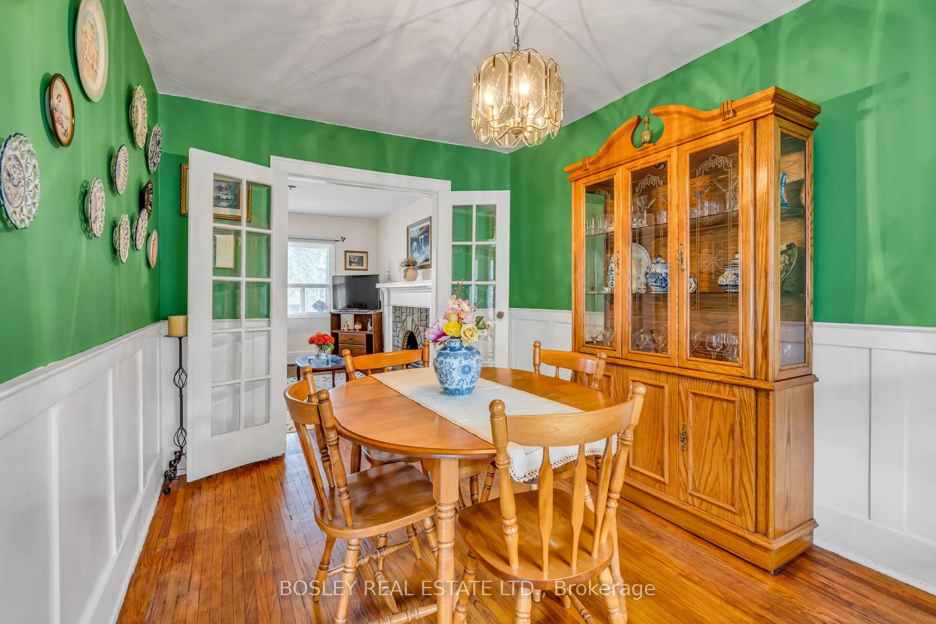 Photo 13 of 80 Roseneath Gardens, Toronto, Oakwood Village — HOMEH