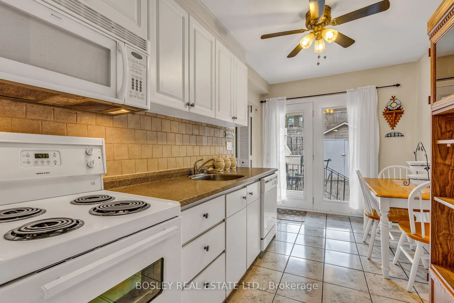 Photo 16 of 80 Roseneath Gardens, Toronto, Oakwood Village — HOMEH