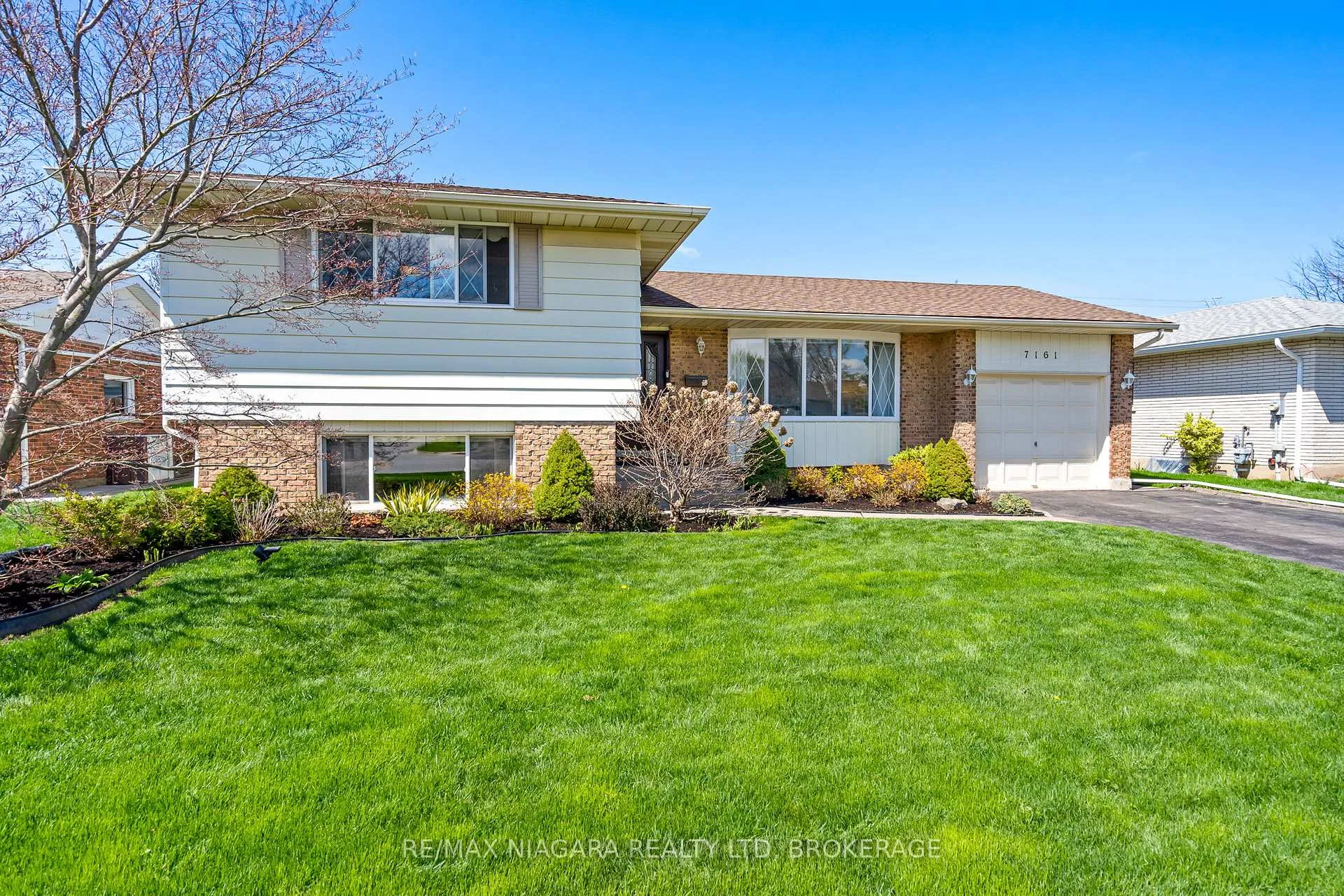 Photo 1 of 7161 Casey Street, Niagara Falls, Casey — HOMEH