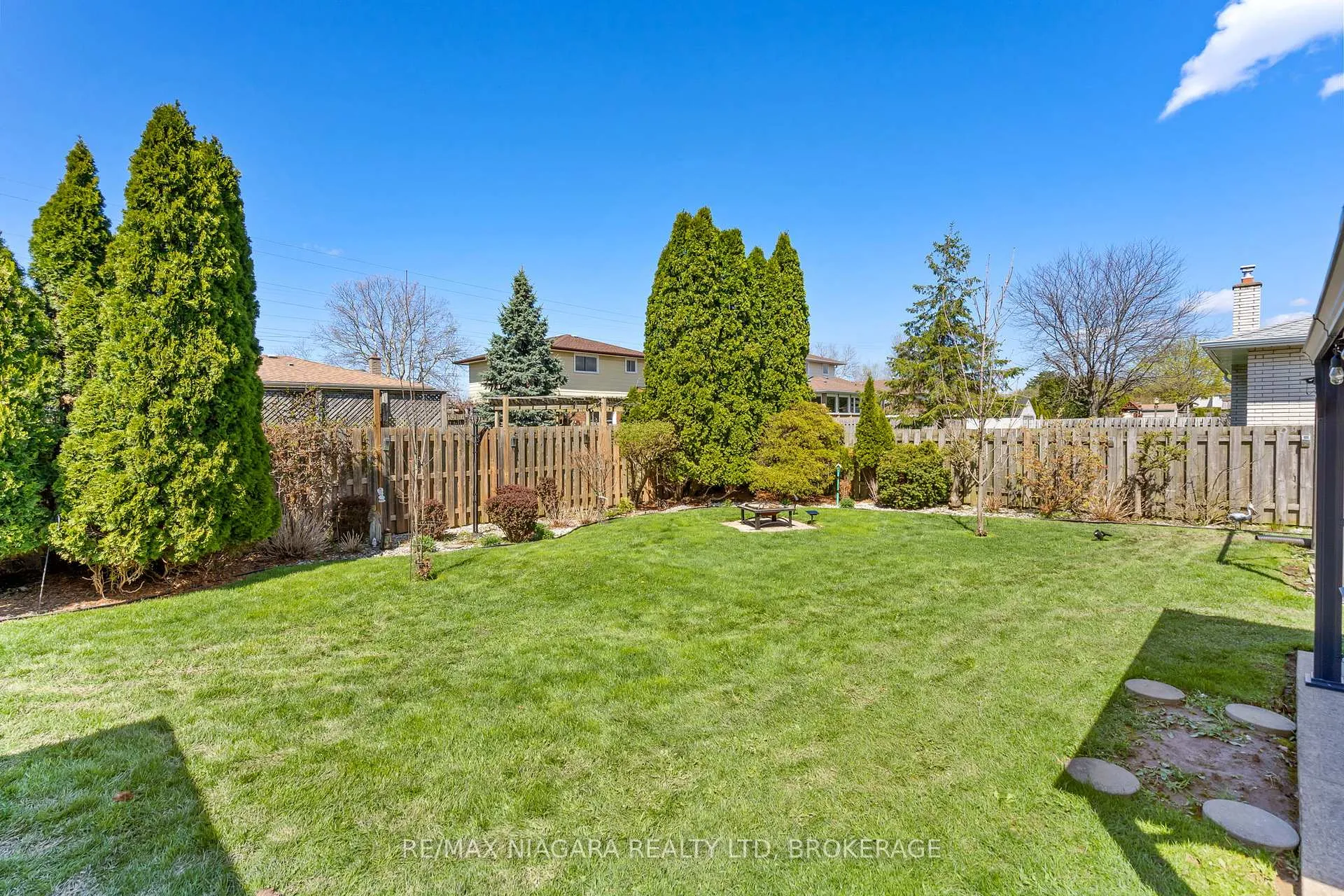 Photo 6 of 7161 Casey Street, Niagara Falls, Casey — HOMEH