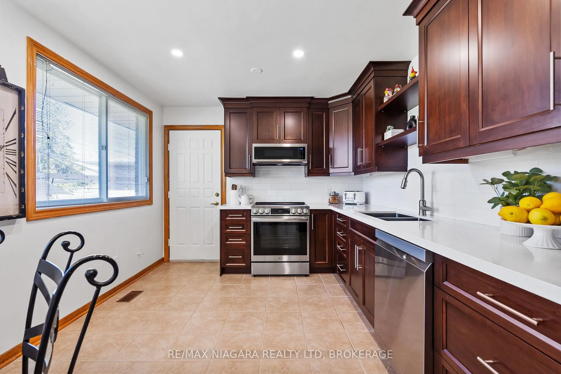 Photo 11 of 7161 Casey Street, Niagara Falls, Casey — HOMEH