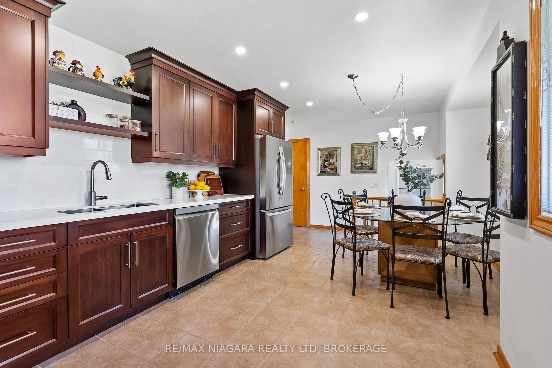 Photo 13 of 7161 Casey Street, Niagara Falls, Casey — HOMEH