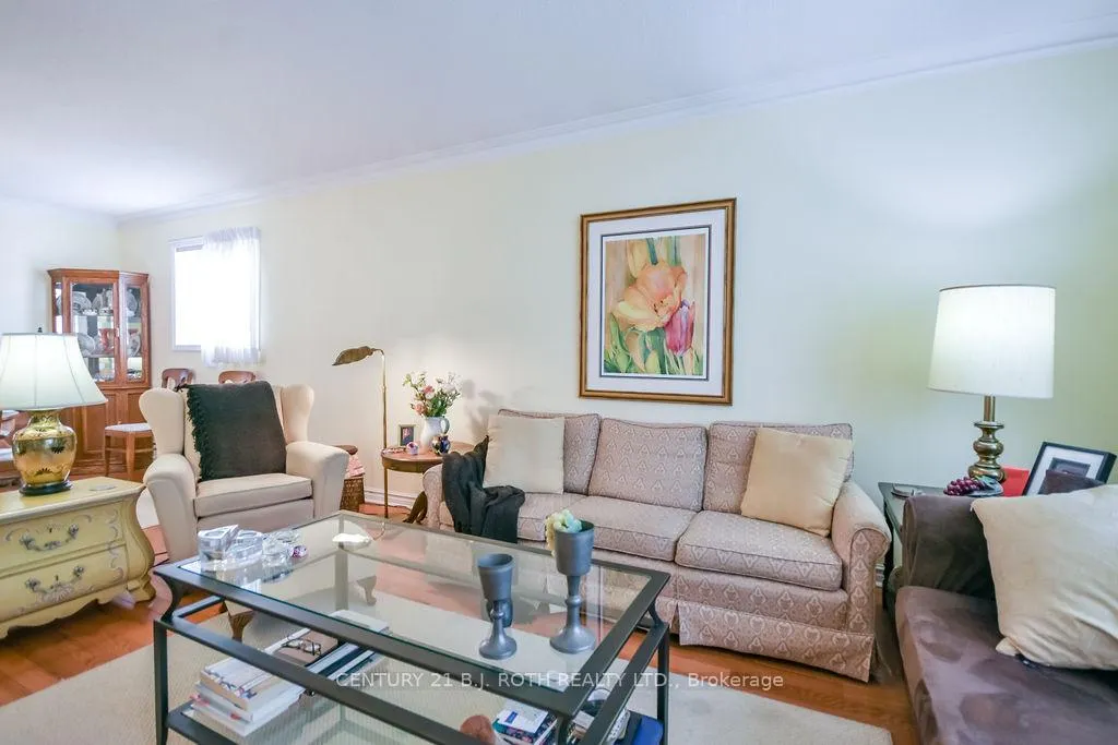 Photo 5 of 161 Shirley Avenue, Barrie, Letitia Heights — HOMEH