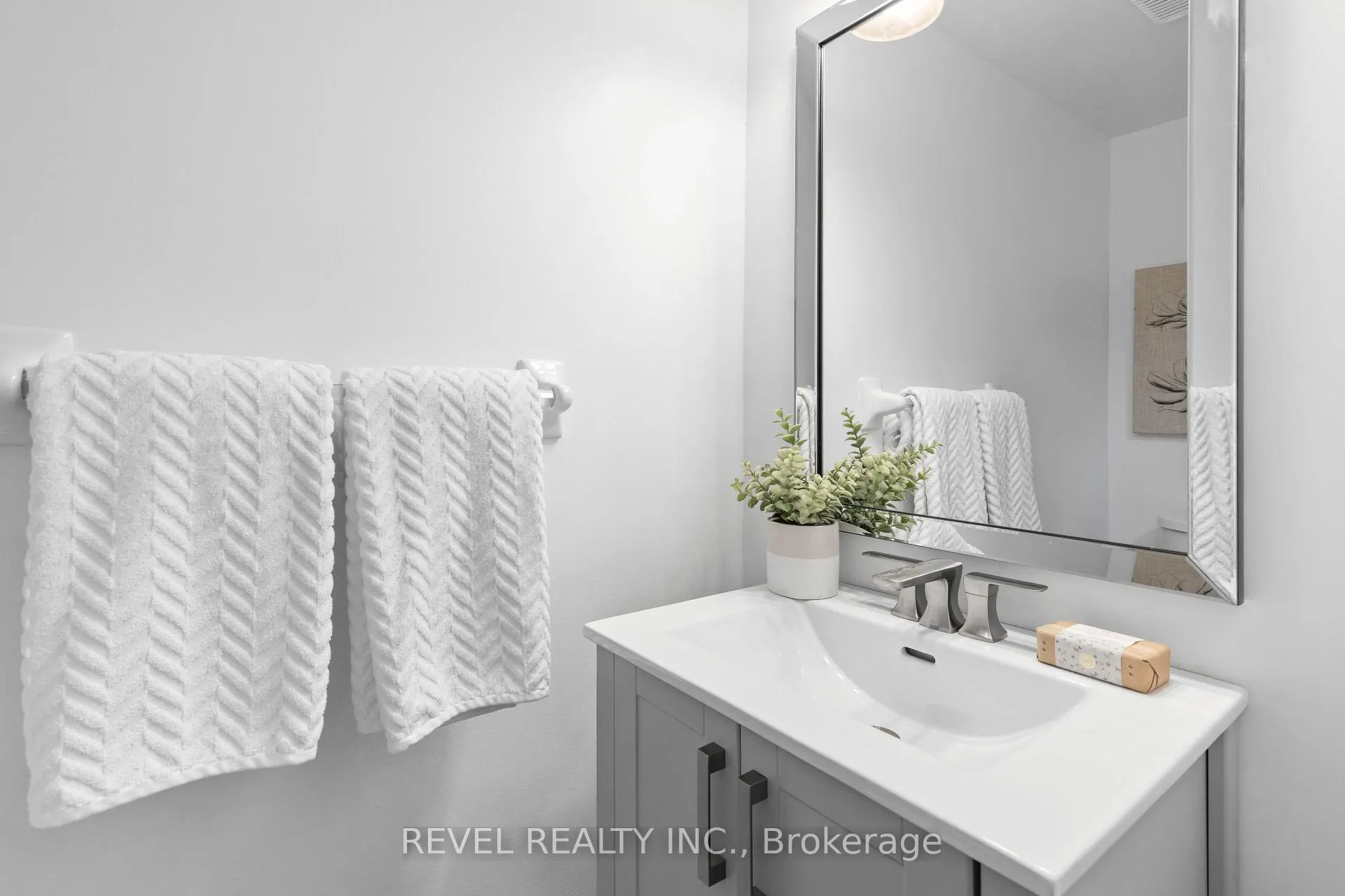 Photo 6 of 57 Shady Lane Crescent, Clarington, Bowmanville — HOMEH