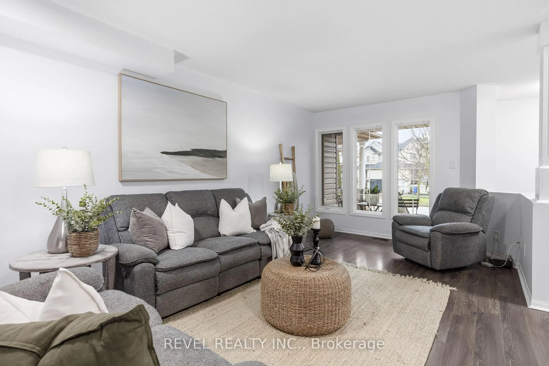 Photo 8 of 57 Shady Lane Crescent, Clarington, Bowmanville — HOMEH