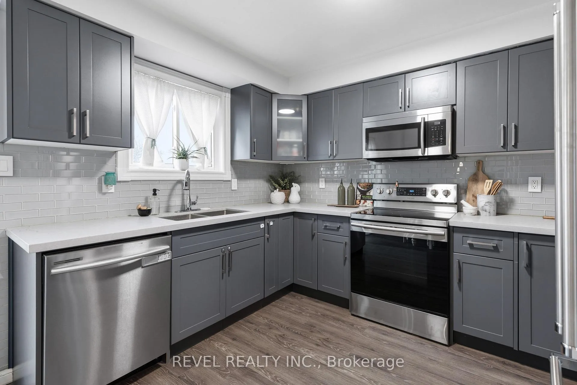 Photo 12 of 57 Shady Lane Crescent, Clarington, Bowmanville — HOMEH