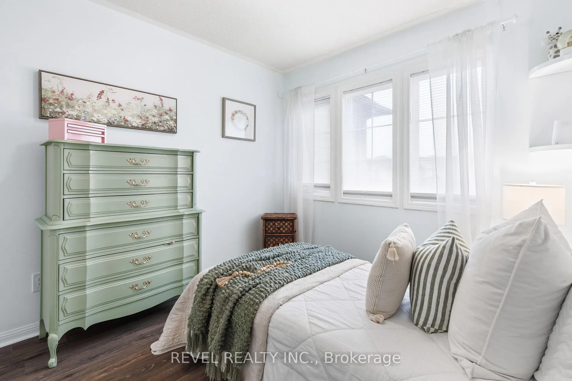 Photo 26 of 57 Shady Lane Crescent, Clarington, Bowmanville — HOMEH