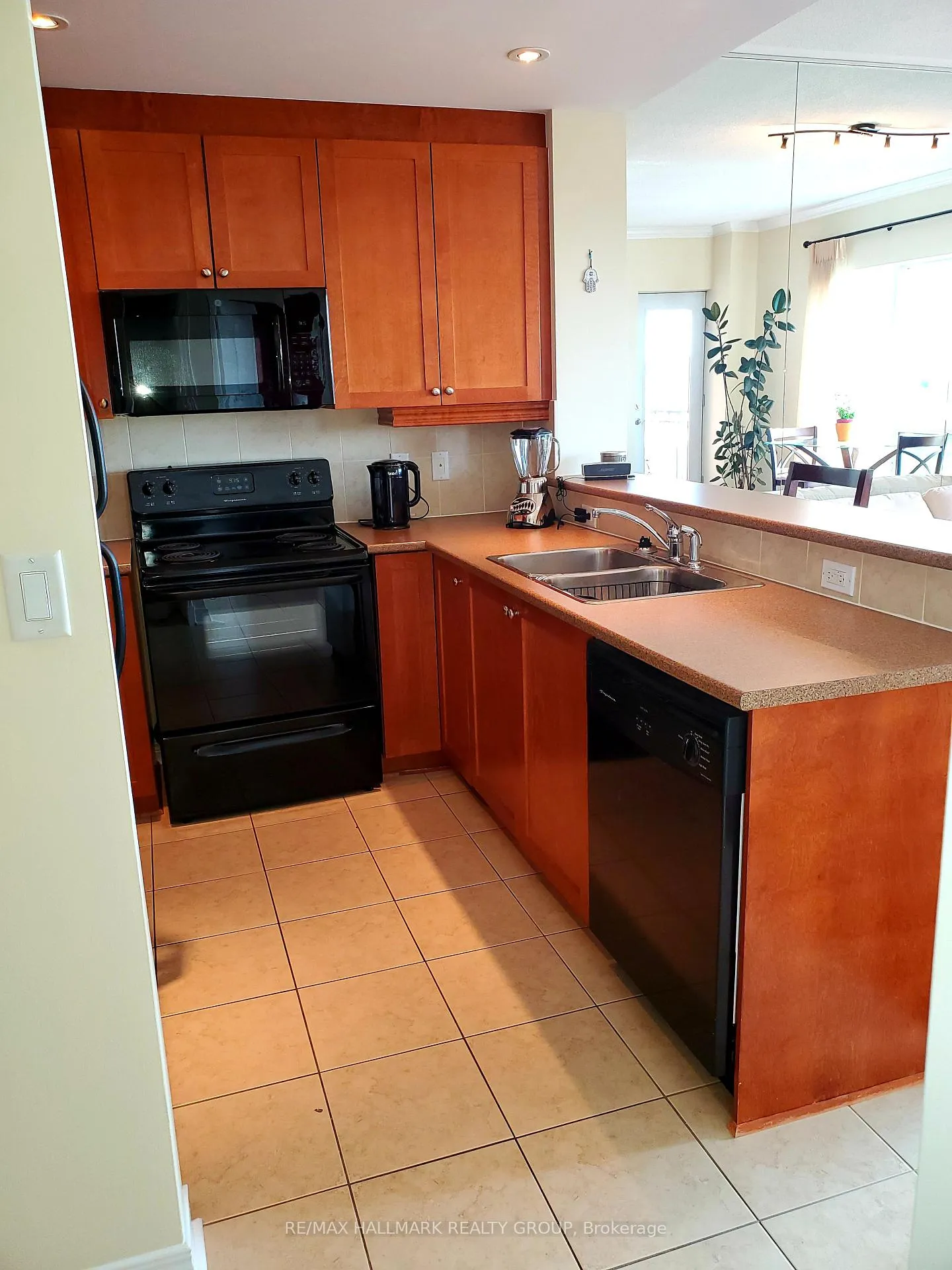 Photo 3 of Unit 513, 955 Beauparc Private, Ottawa, Cyrville — HOMEH