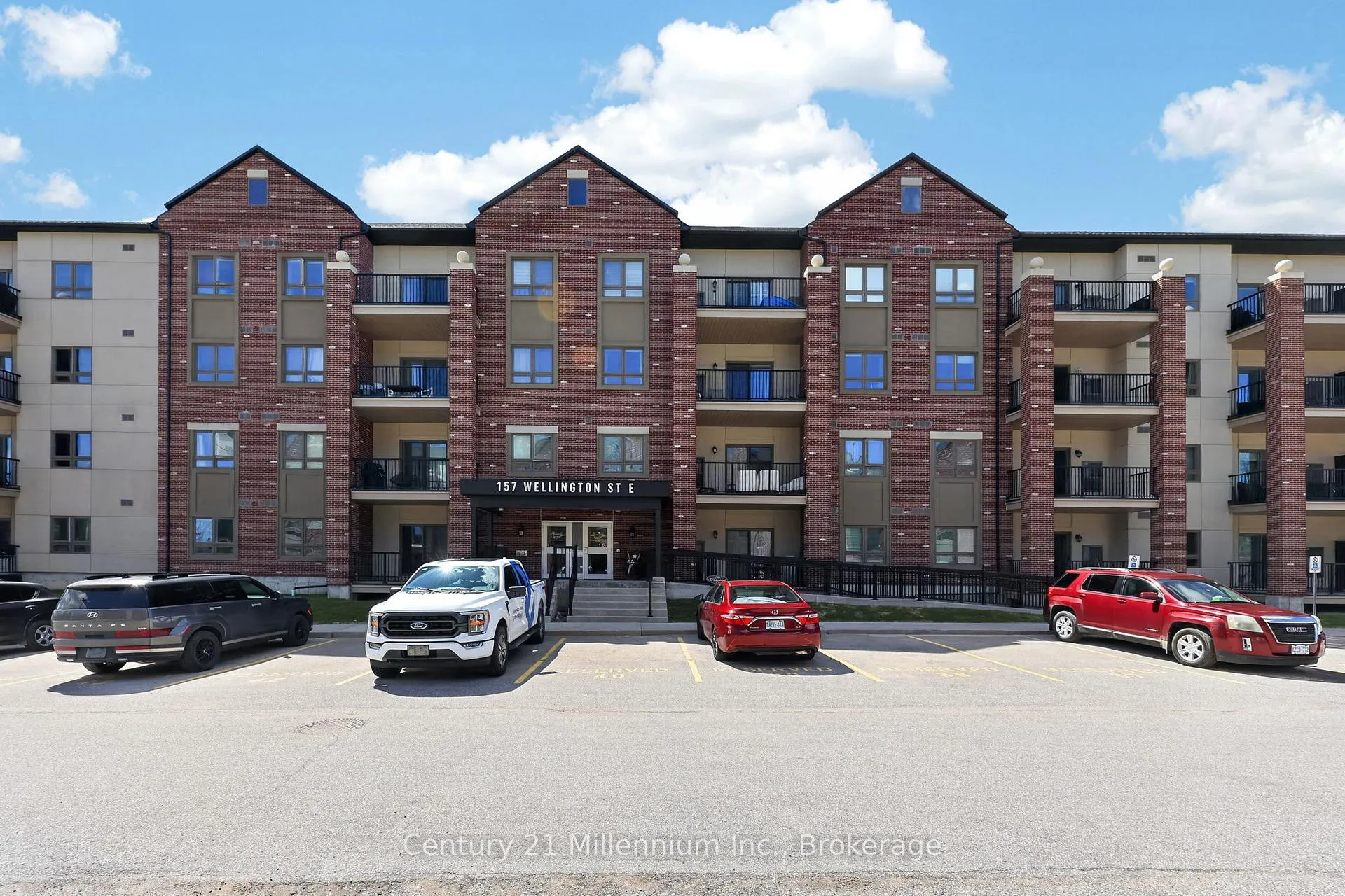 Photo 2 of Unit 109, 157 Wellington Street E, New Tecumseth, Alliston — HOMEH