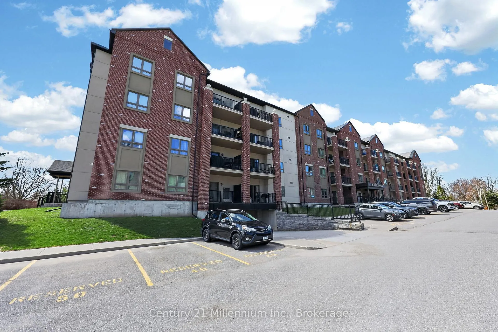 Photo 3 of Unit 109, 157 Wellington Street E, New Tecumseth, Alliston — HOMEH