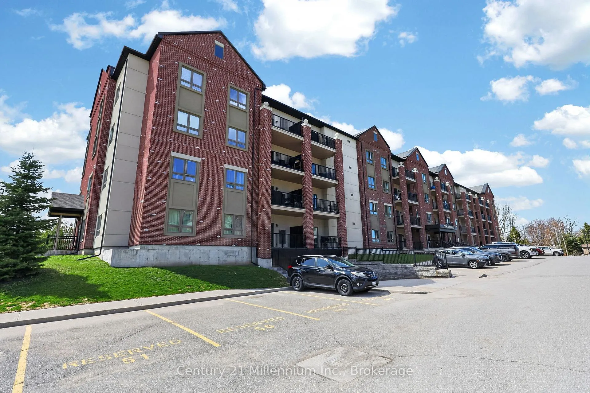 Photo 4 of Unit 109, 157 Wellington Street E, New Tecumseth, Alliston — HOMEH