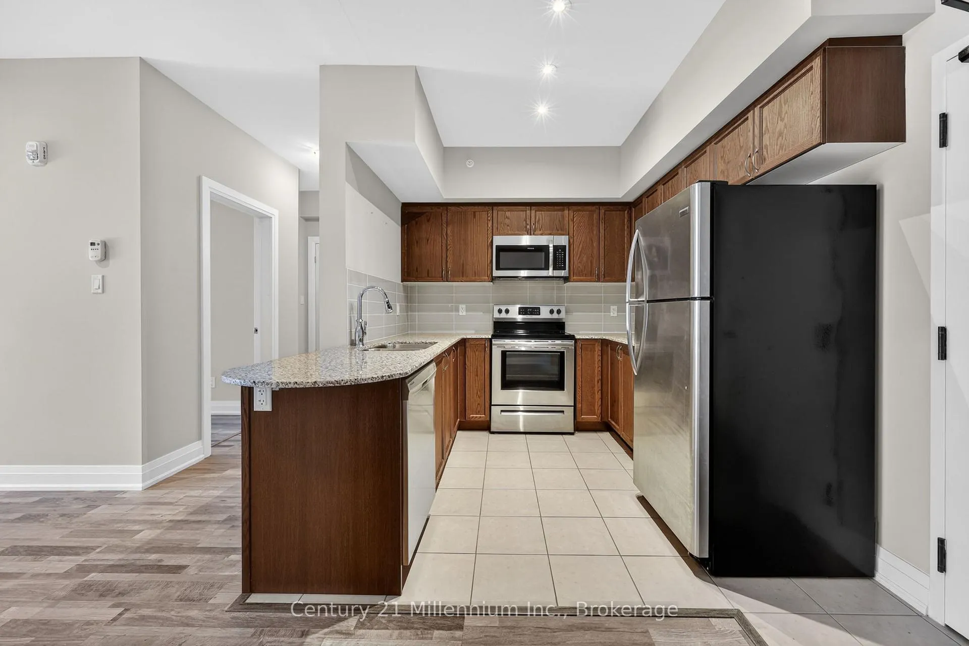 Photo 14 of Unit 109, 157 Wellington Street E, New Tecumseth, Alliston — HOMEH