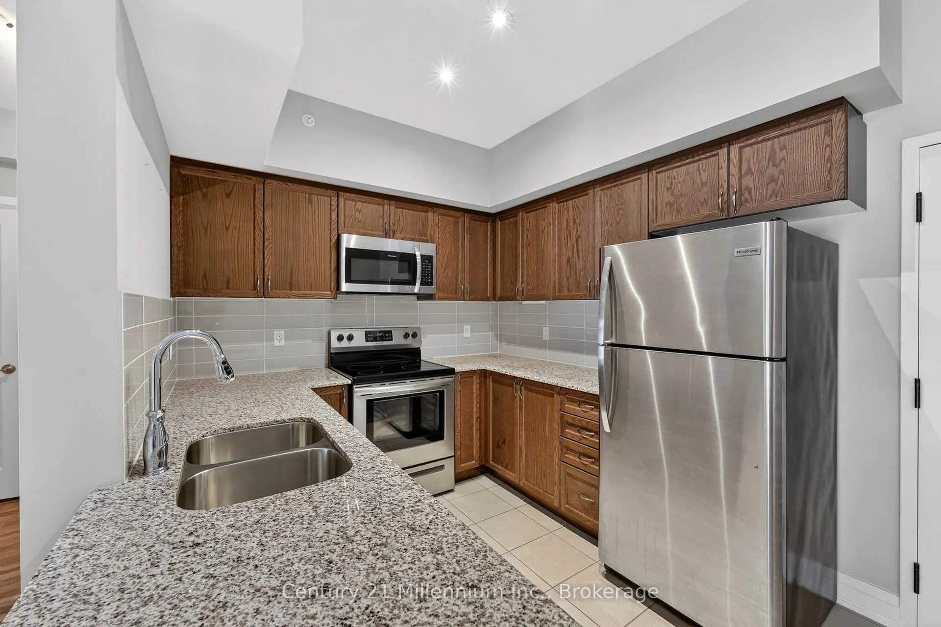 Photo 15 of Unit 109, 157 Wellington Street E, New Tecumseth, Alliston — HOMEH
