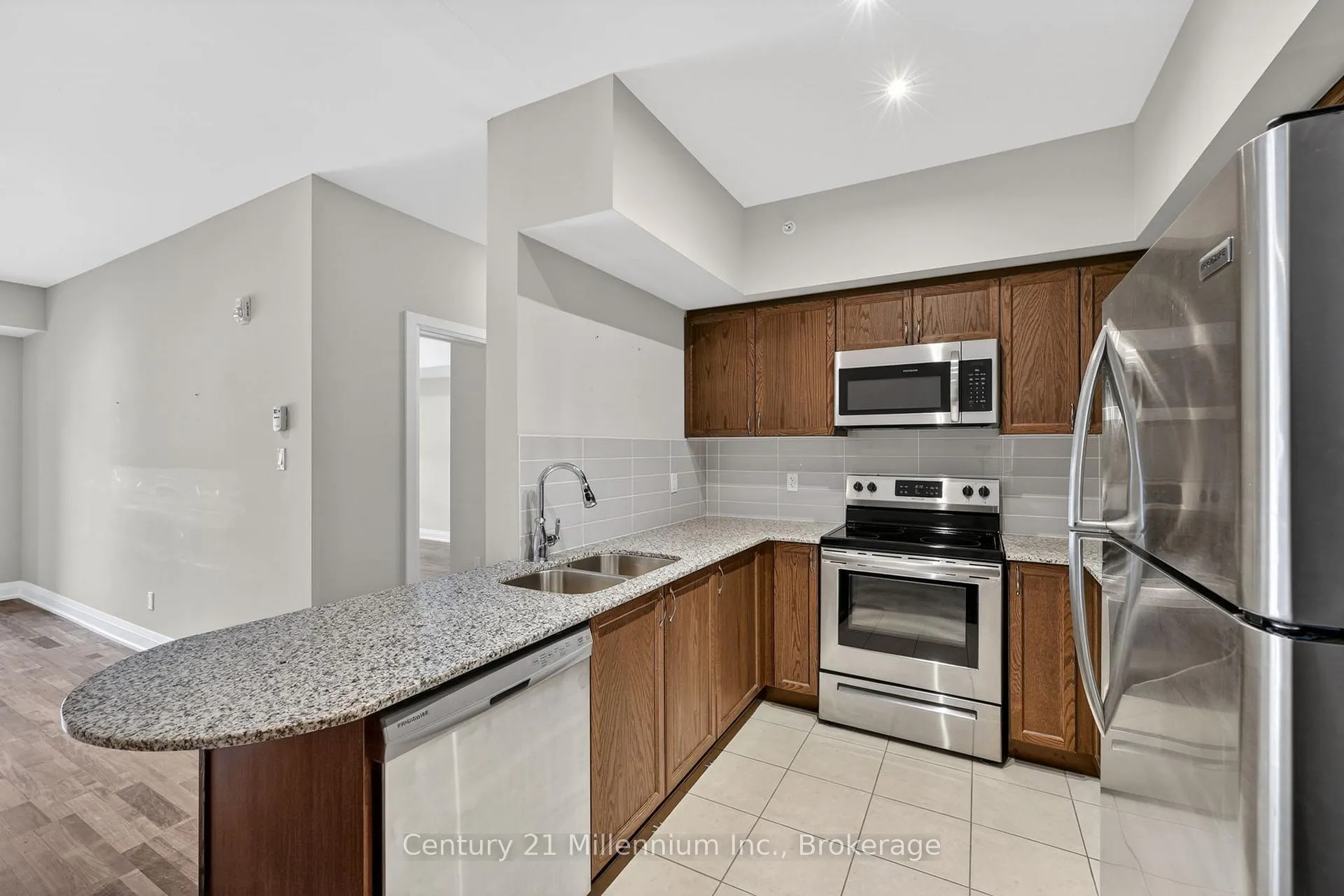 Photo 16 of Unit 109, 157 Wellington Street E, New Tecumseth, Alliston — HOMEH