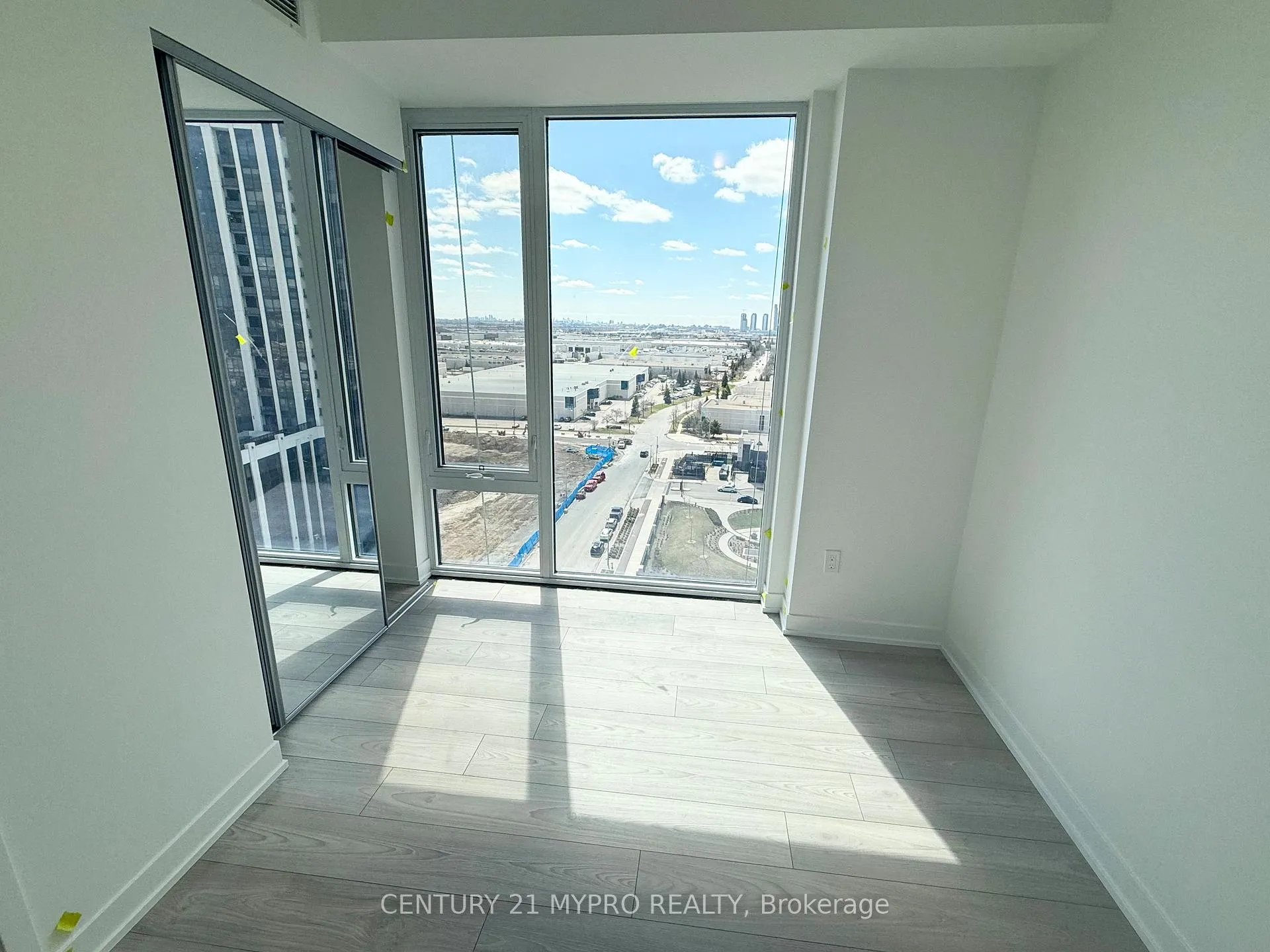 Photo 4 of Unit 1209, 474 Caldari Road, Vaughan, Concord — HOMEH