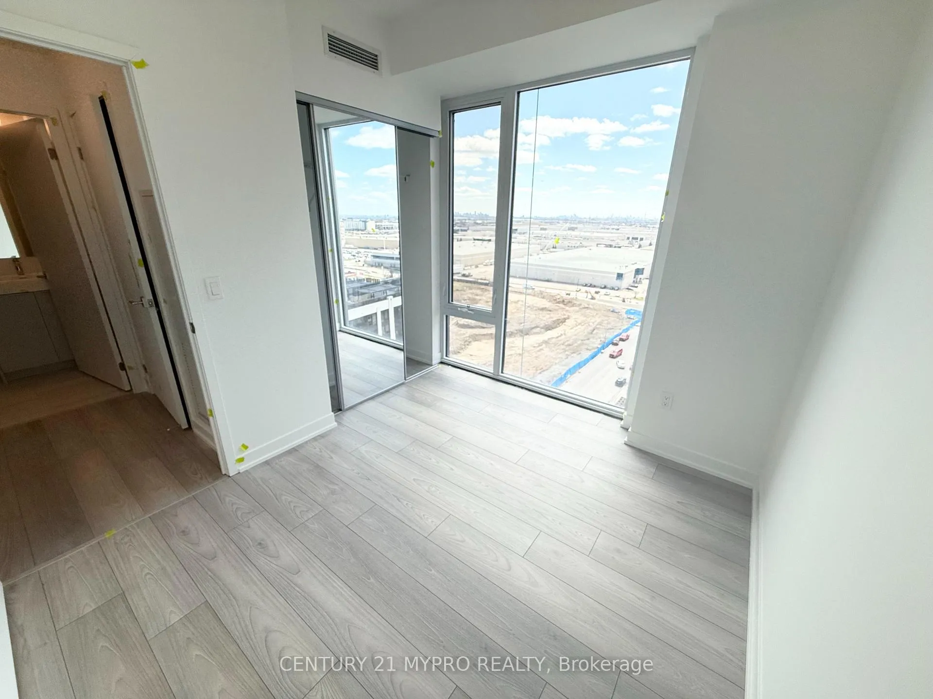Photo 6 of Unit 1209, 474 Caldari Road, Vaughan, Concord — HOMEH