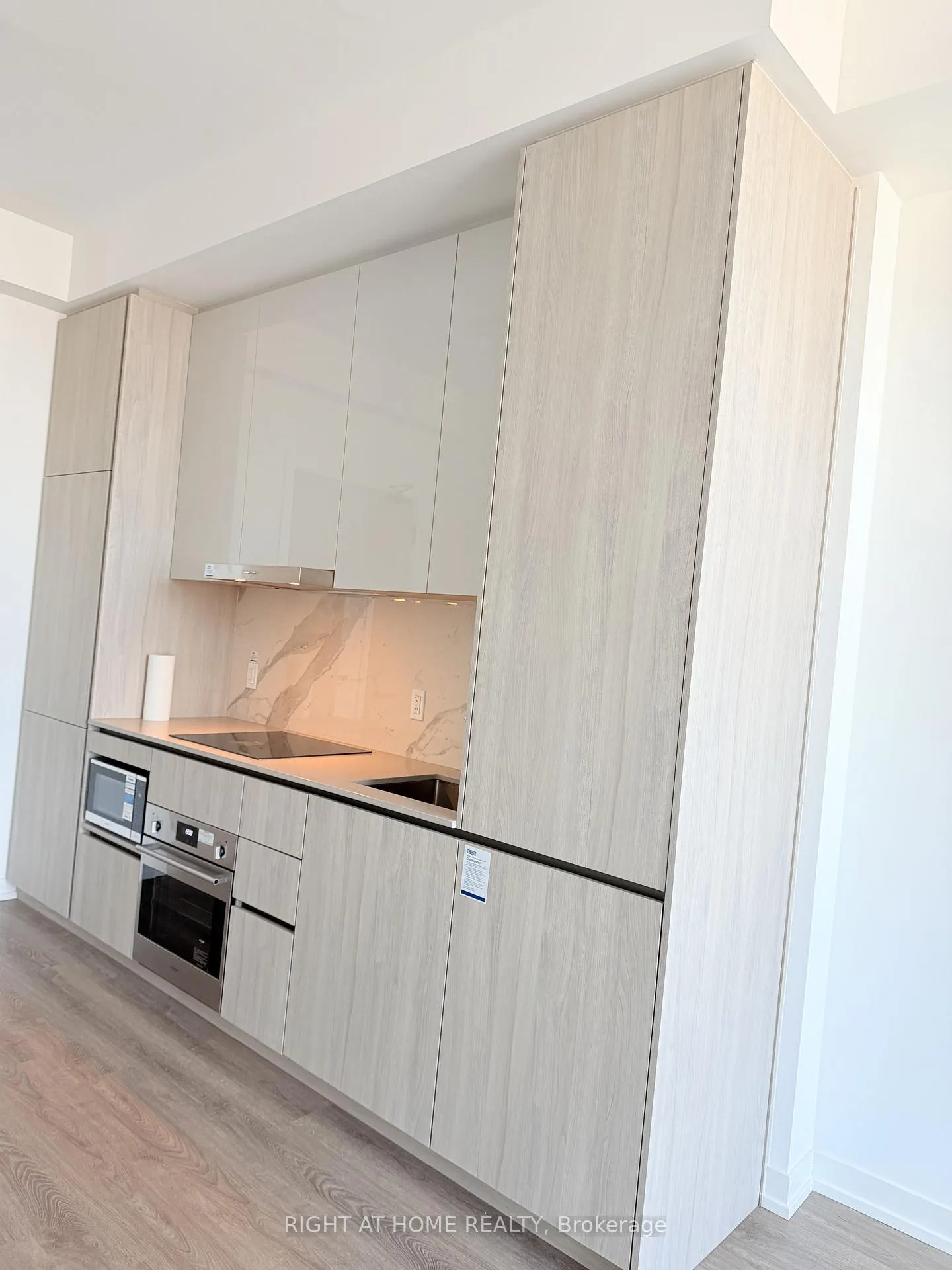 Photo 4 of Unit 4905, 8 Interchange Way, Vaughan, Vaughan Corporate Centre — HOMEH