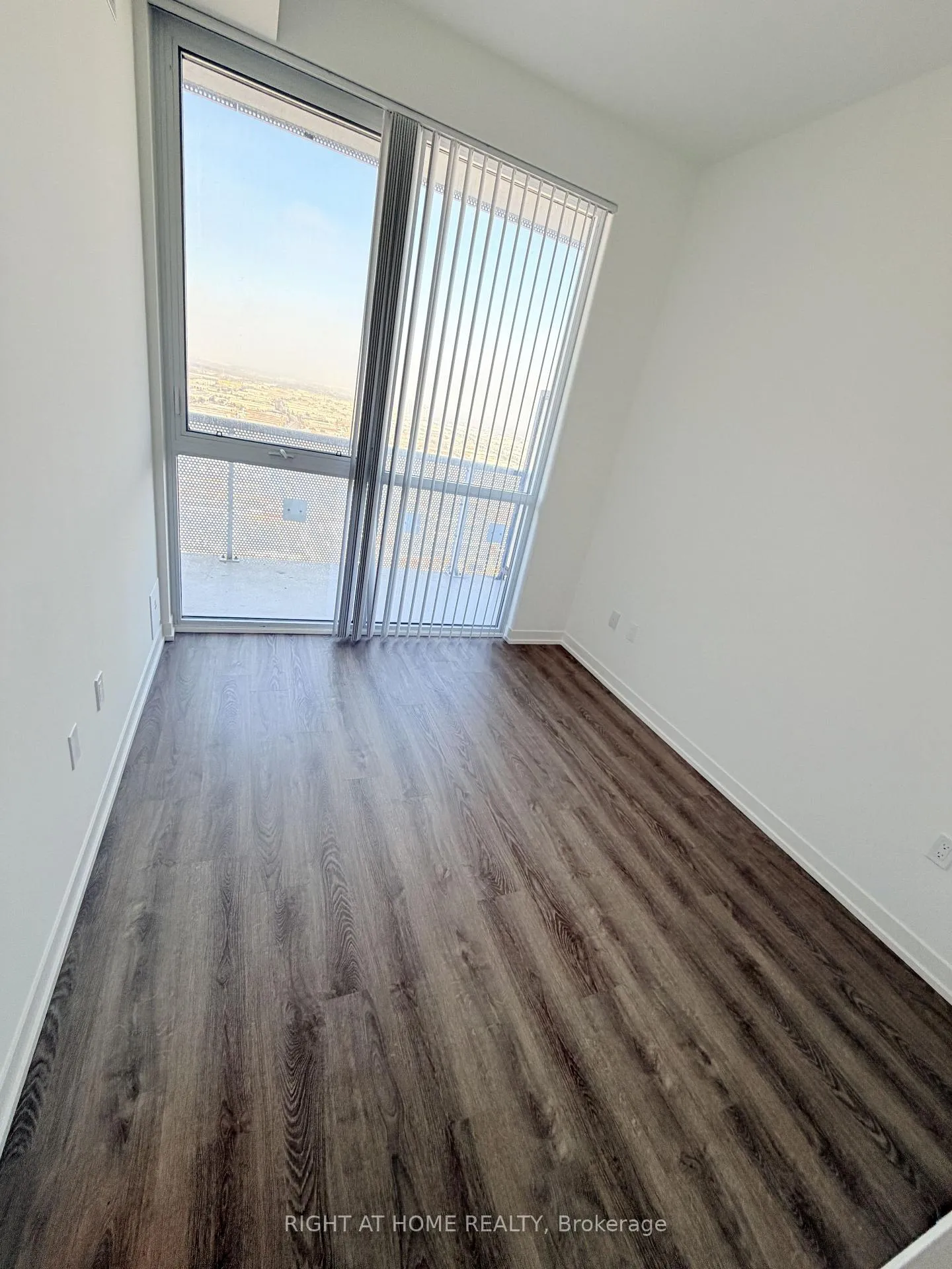 Photo 6 of Unit 4905, 8 Interchange Way, Vaughan, Vaughan Corporate Centre — HOMEH