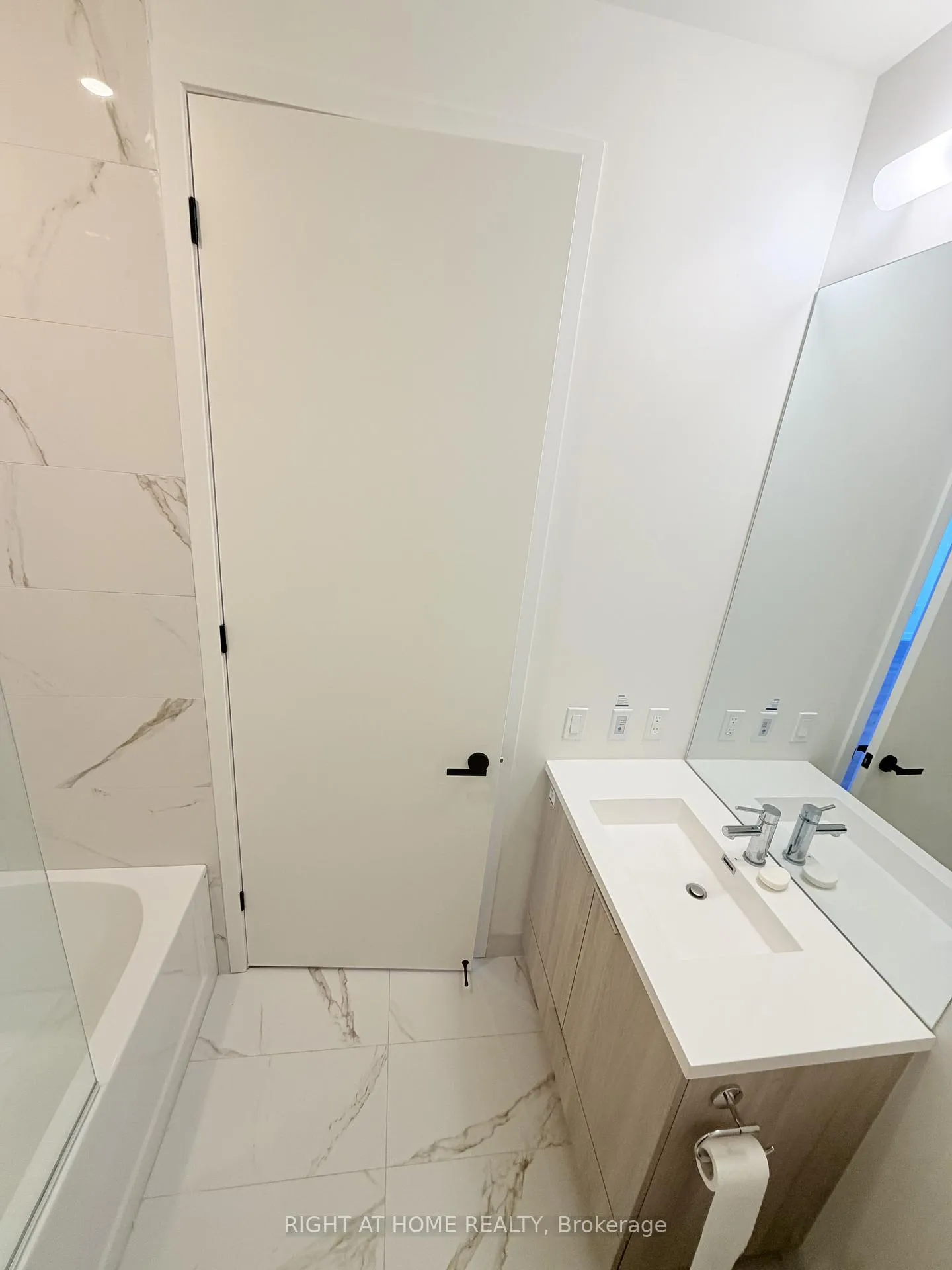 Photo 7 of Unit 4905, 8 Interchange Way, Vaughan, Vaughan Corporate Centre — HOMEH