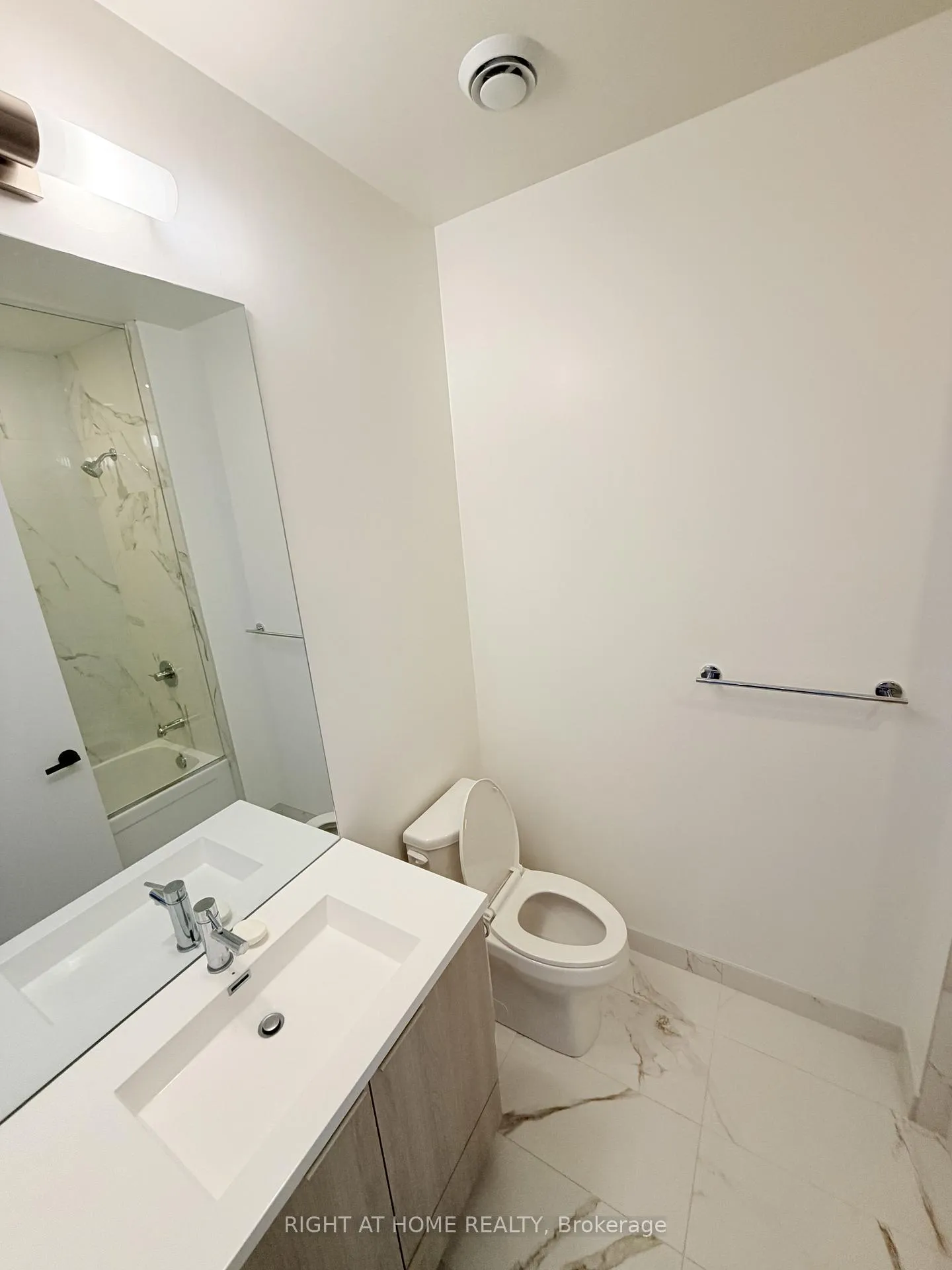 Photo 8 of Unit 4905, 8 Interchange Way, Vaughan, Vaughan Corporate Centre — HOMEH
