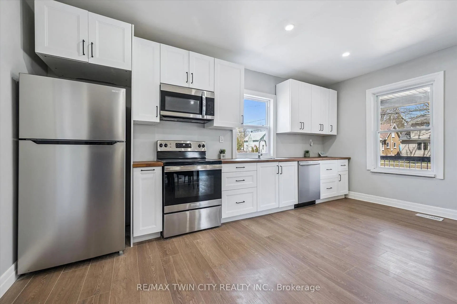 Photo 8 of 580 Main Street E, North Perth, Listowel — HOMEH