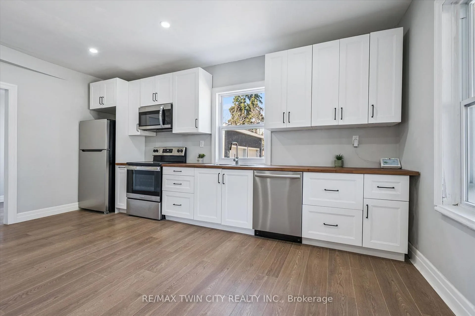 Photo 10 of 580 Main Street E, North Perth, Listowel — HOMEH
