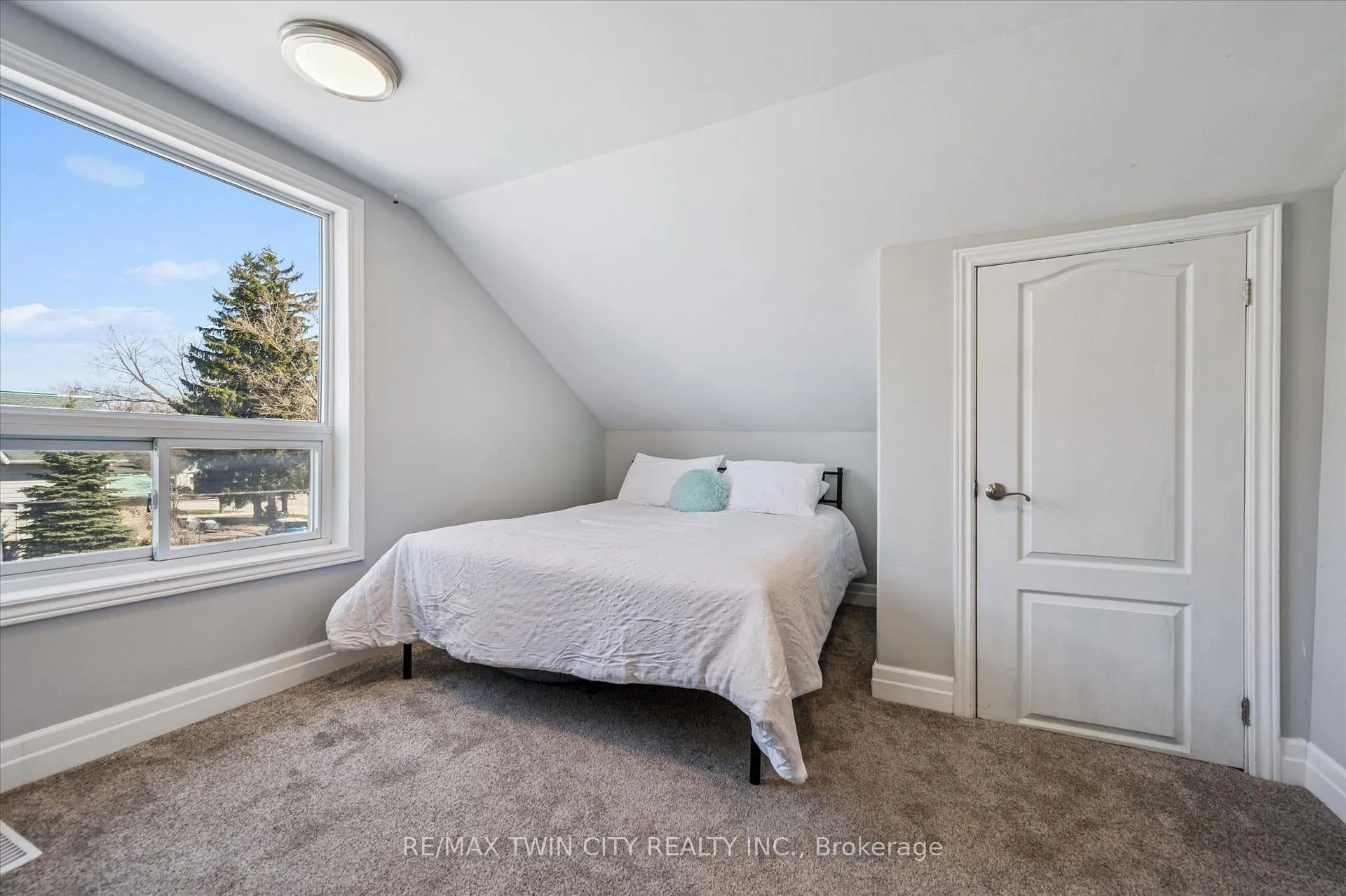 Photo 27 of 580 Main Street E, North Perth, Listowel — HOMEH