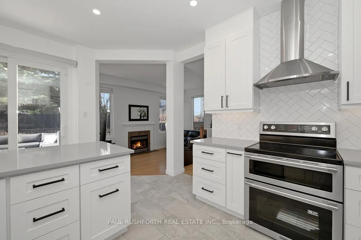 Photo 10 of 338 Kinghorn Crescent, Ottawa, Kanata - Morgan's Grant/South March — HOMEH
