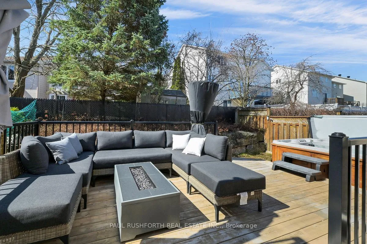 Photo 33 of 338 Kinghorn Crescent, Ottawa, Kanata - Morgan's Grant/South March — HOMEH