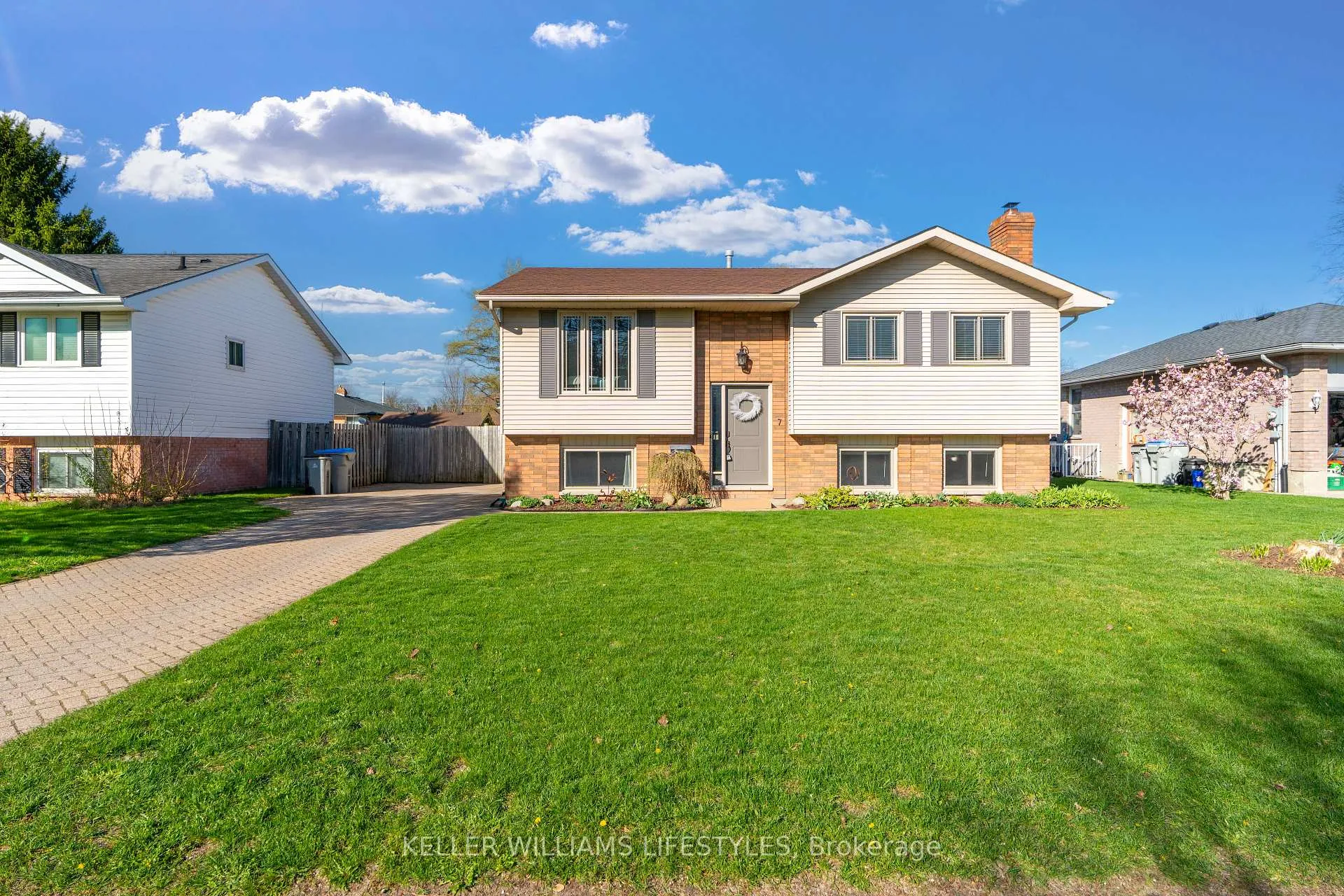 Photo 2 of 7 Pearson Avenue, Strathroy-Caradoc, SW — HOMEH