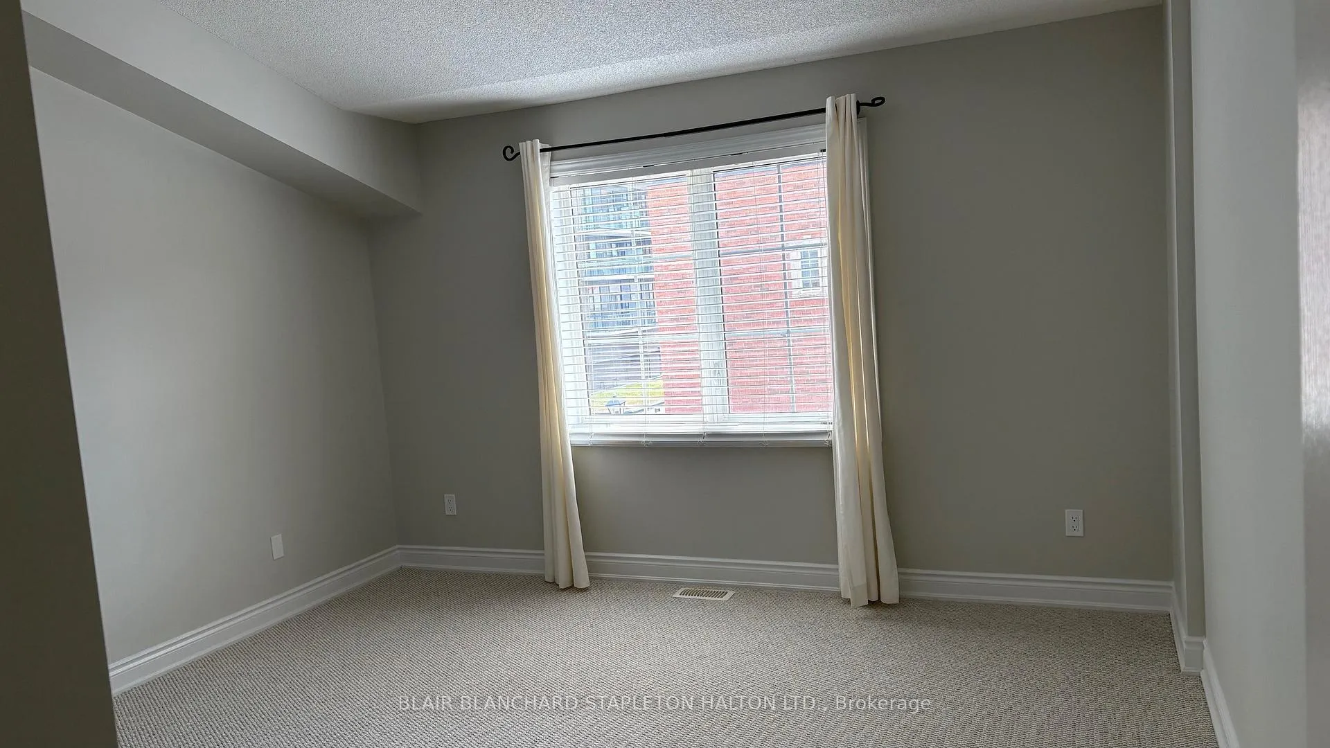 Photo 11 of 389 Detlor Common, Burlington, Brant — HOMEH