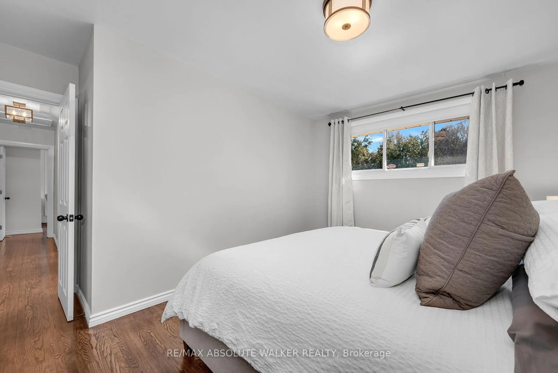Photo 14 of 2052 Valley Drive, Ottawa, Elmvale Acres/Urbandale — HOMEH